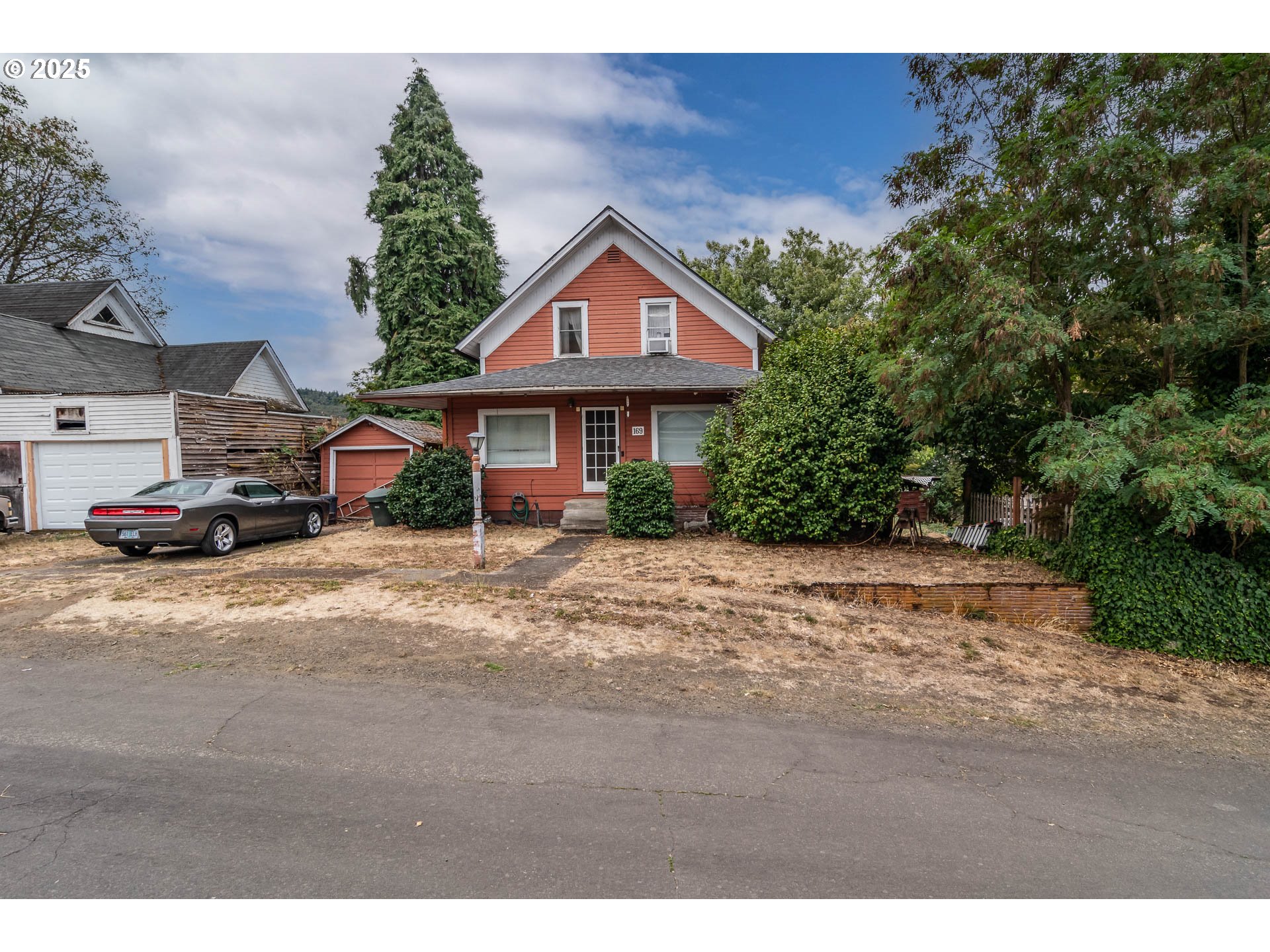 169 SE HOUCK AVE