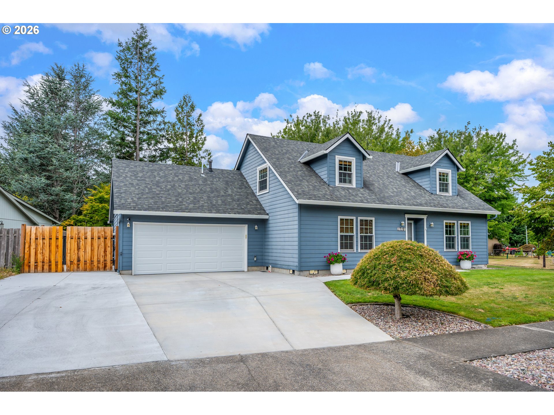 1719 SE LEWELLYN AVE