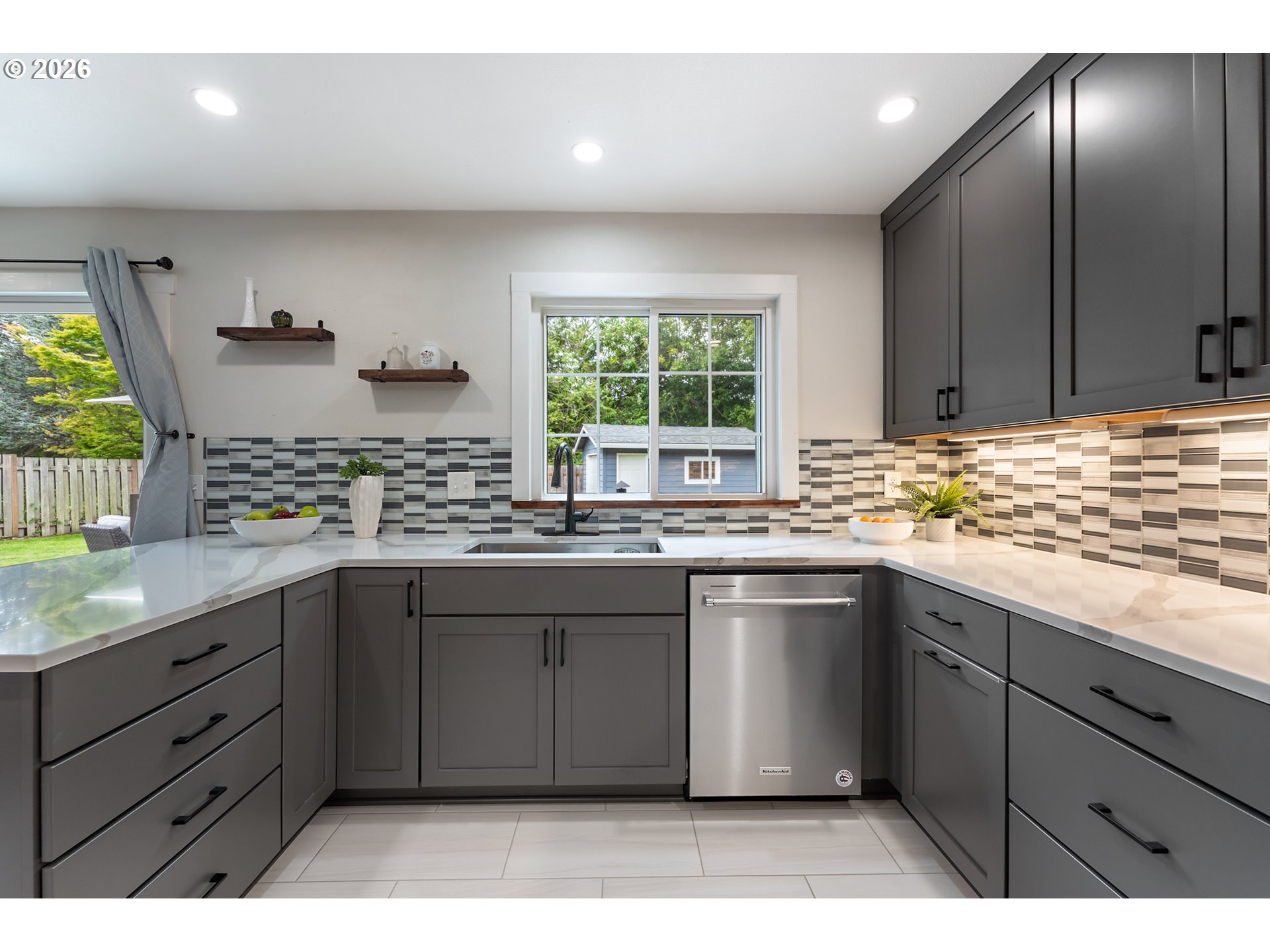 1719 SE LEWELLYN AVE