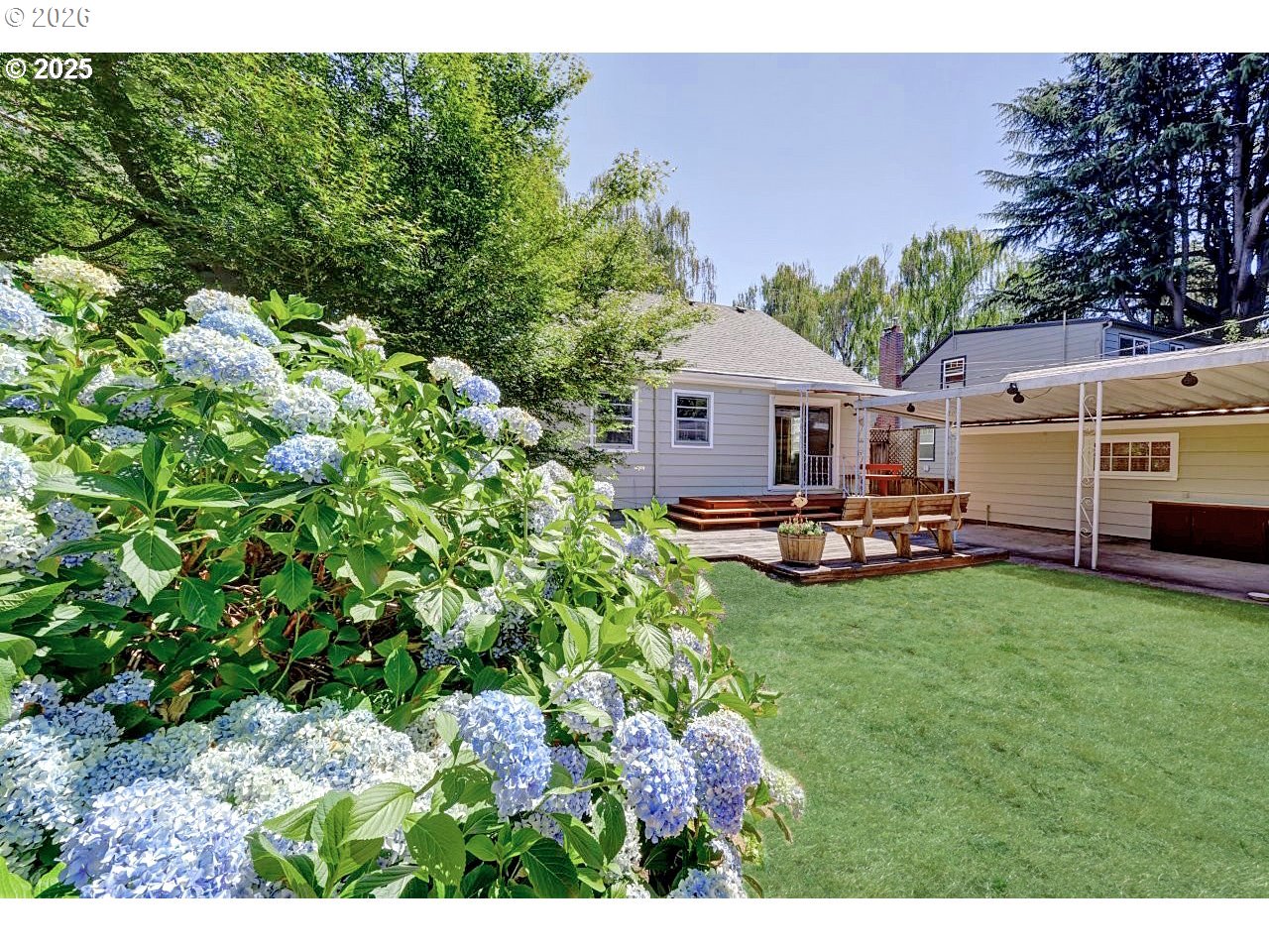 7067 N UNIVERSITY AVE