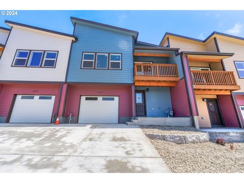 A home in Coos Bay