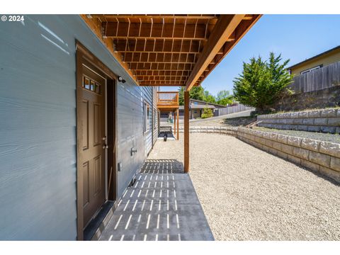 A home in Coos Bay