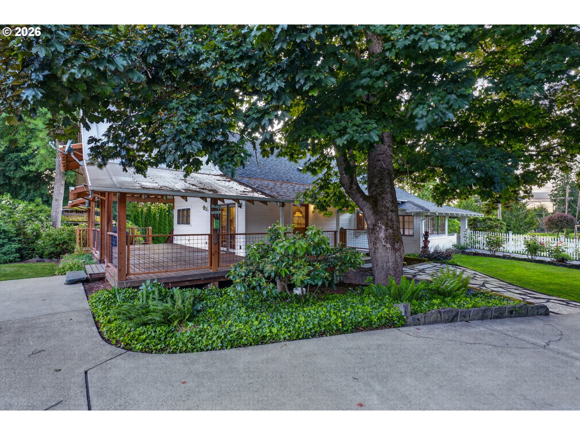 3678 W POWELL LOOP
