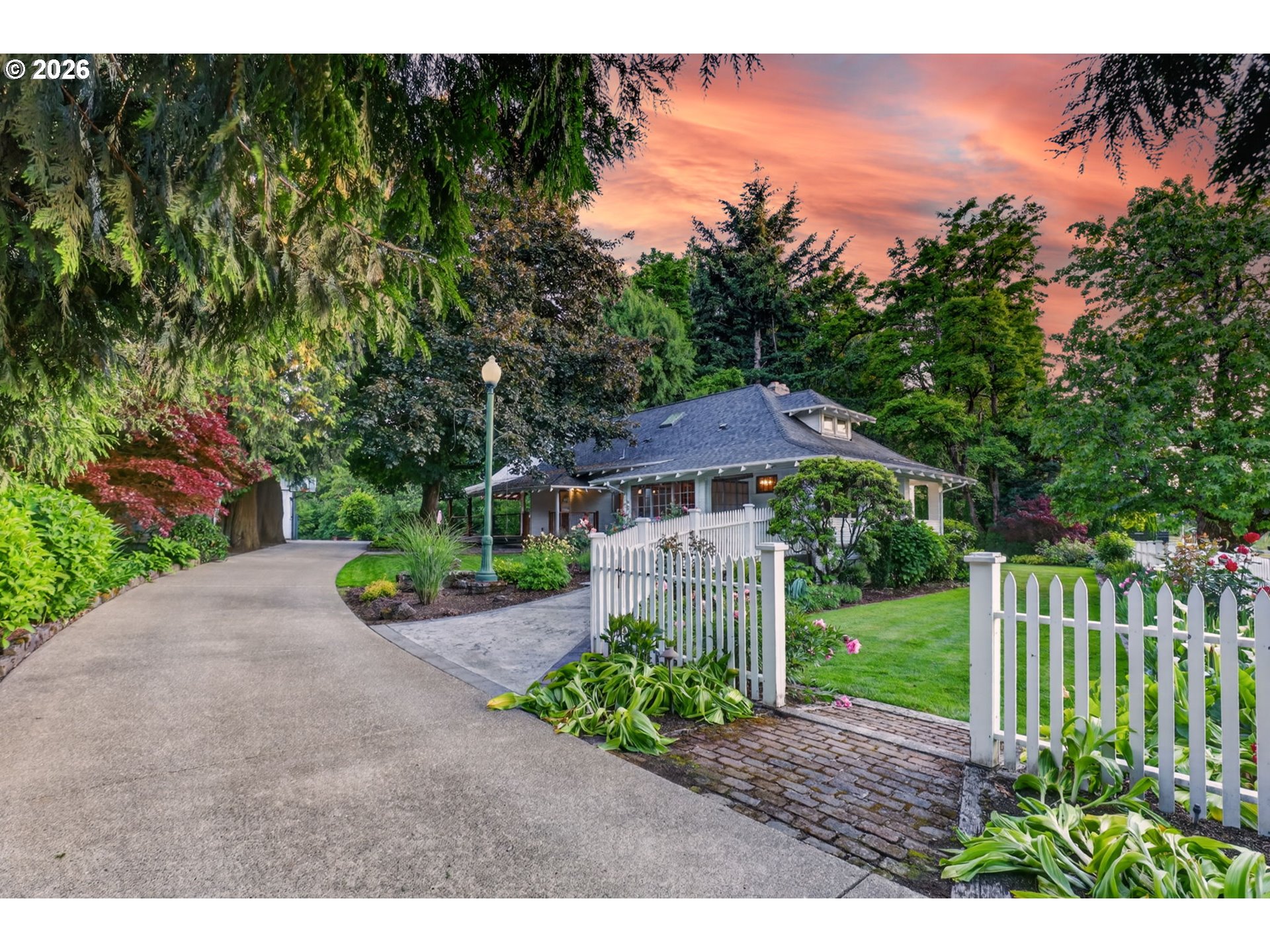 3678 W POWELL LOOP