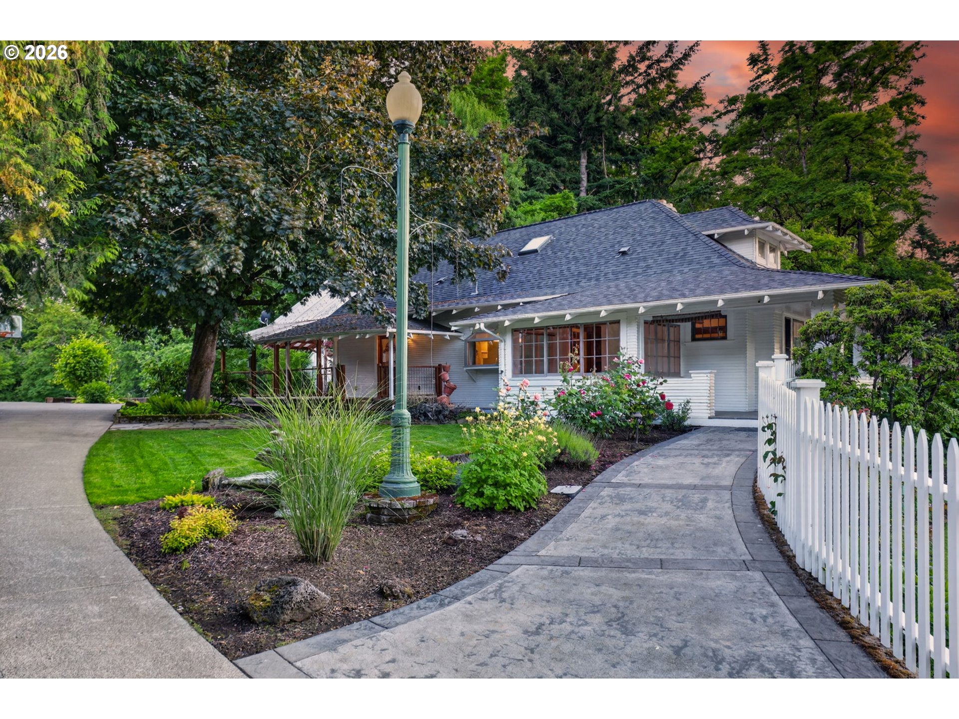 3678 W POWELL LOOP