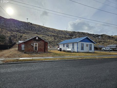 A home in Baker City