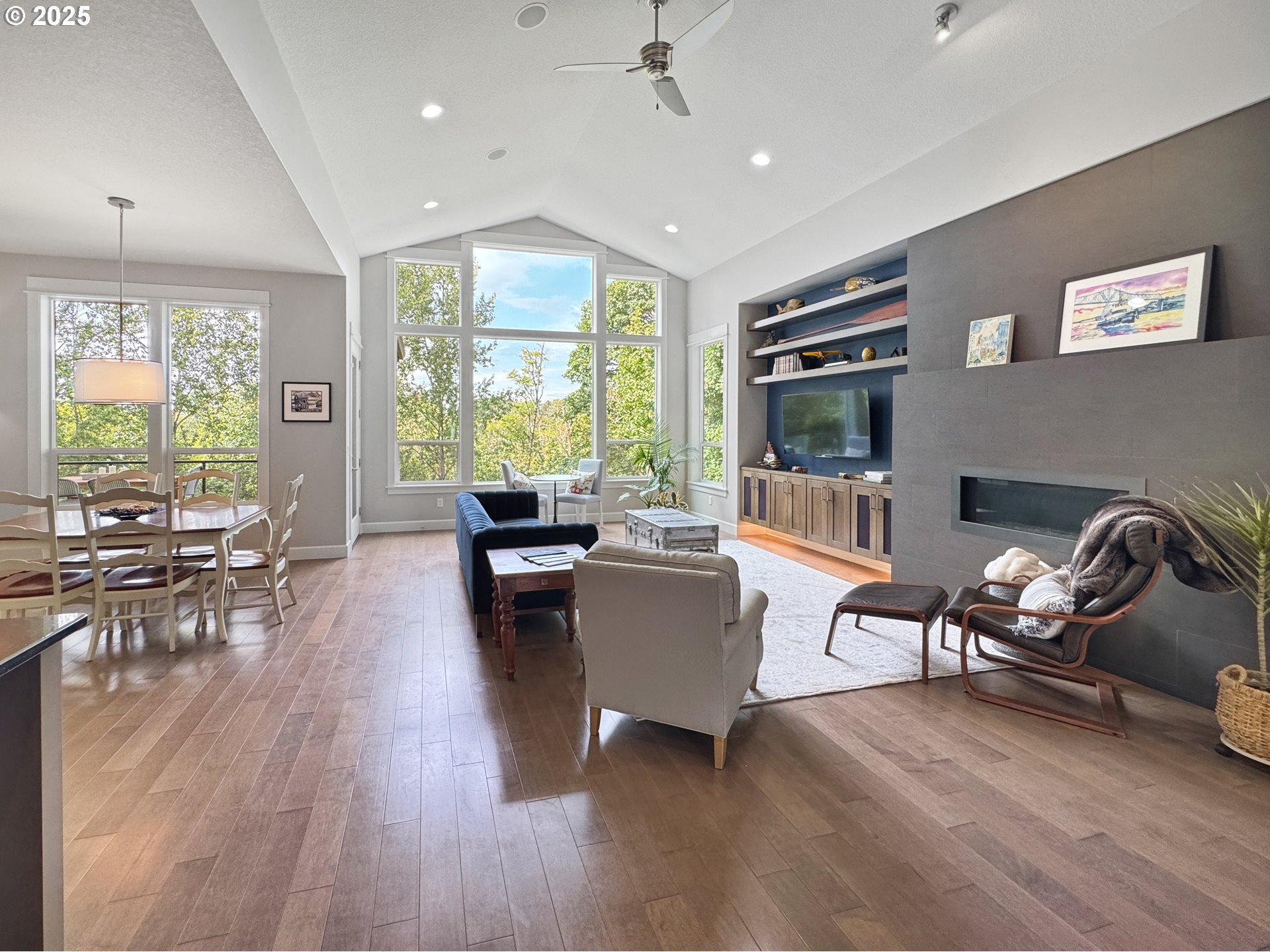 1116 N HERON DR