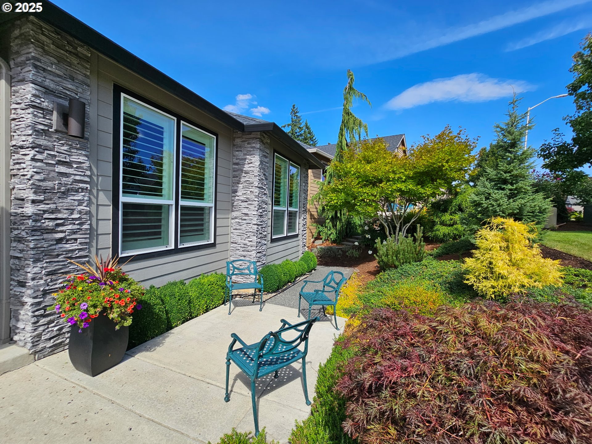 1116 N HERON DR