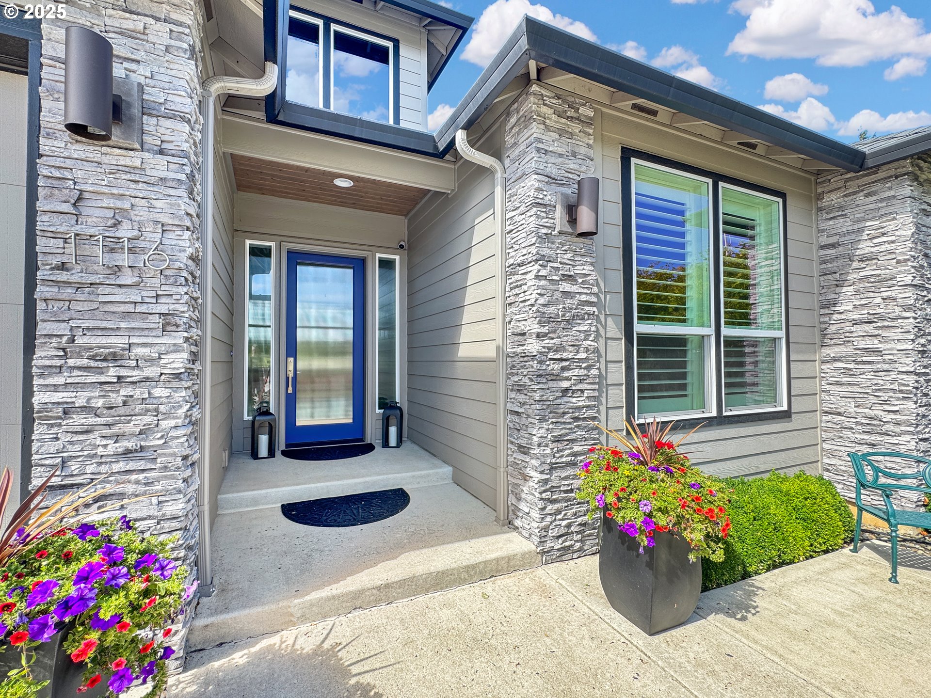 1116 N HERON DR