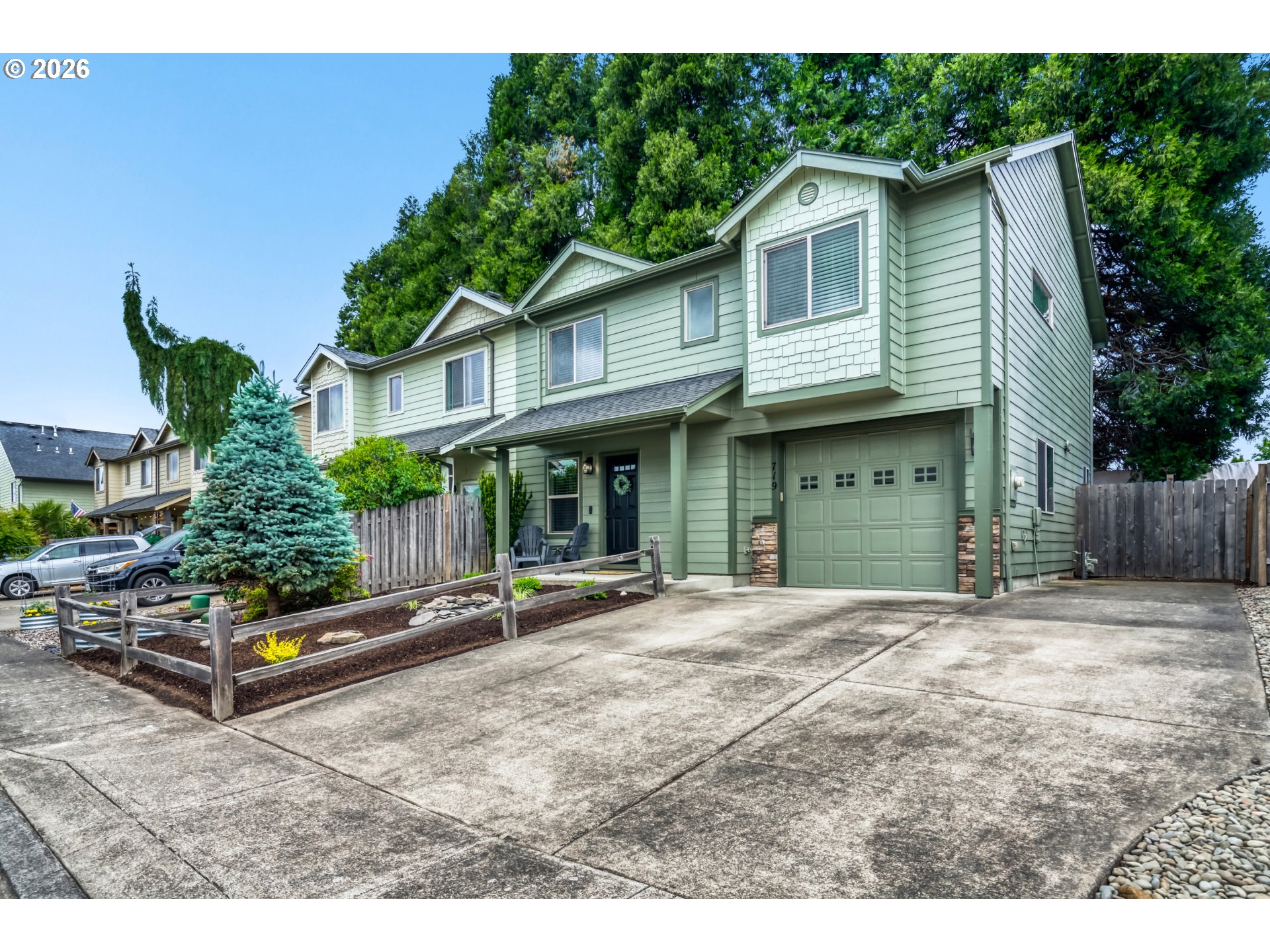 719 GARDEN CT