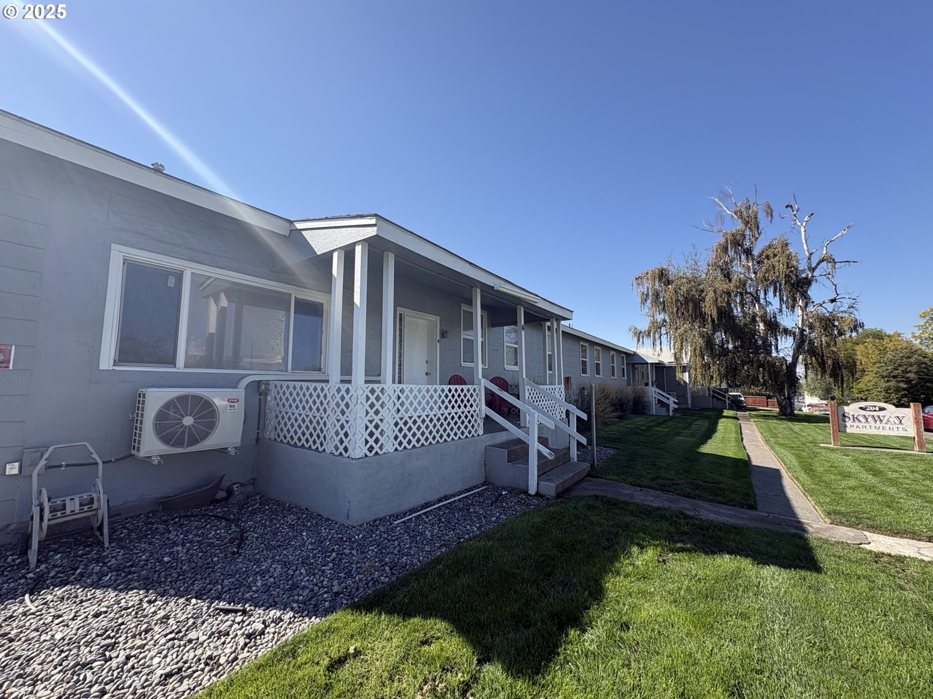 204 SE 12TH ST
