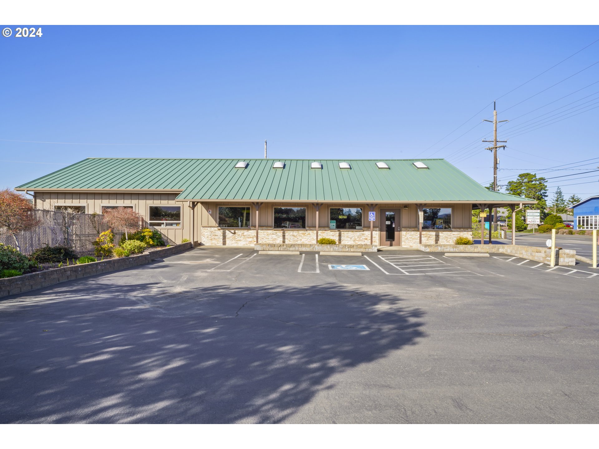 4385 Hwy 101