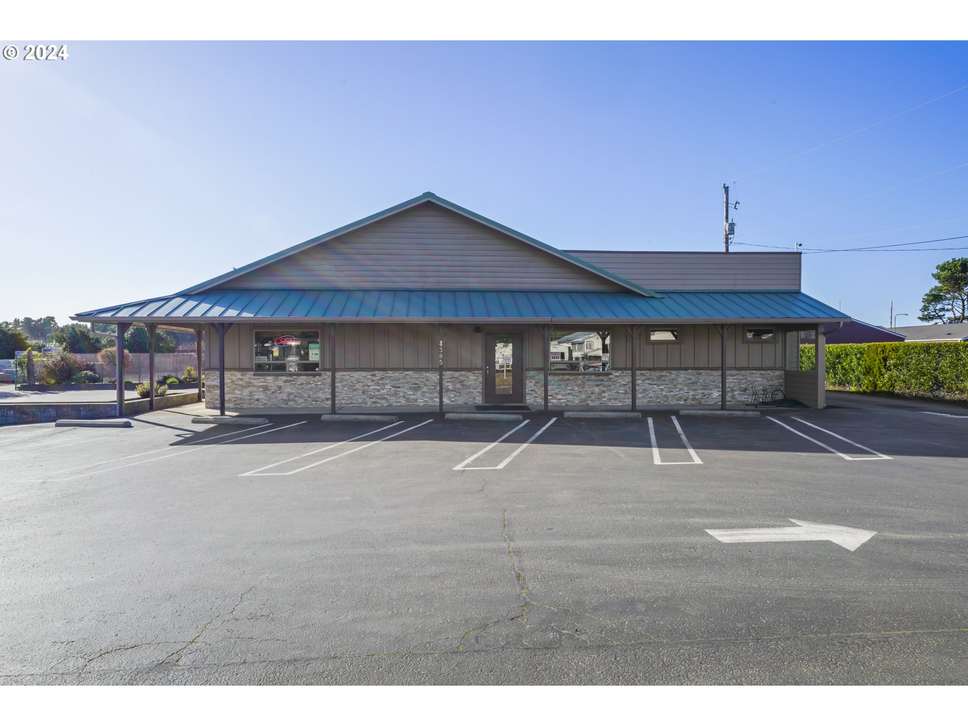 4385 Hwy 101