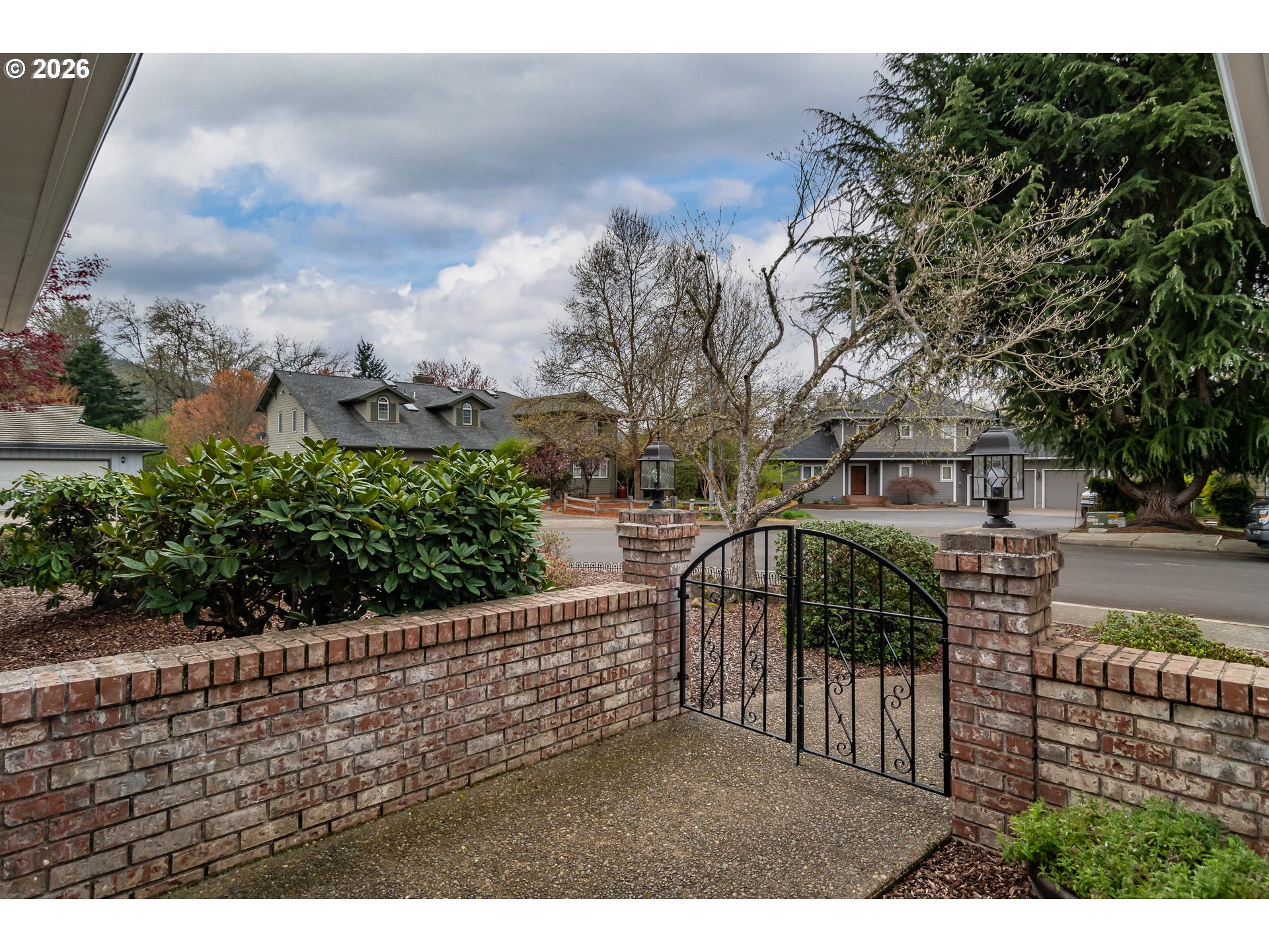 1213 NW RIVERFRONT DR