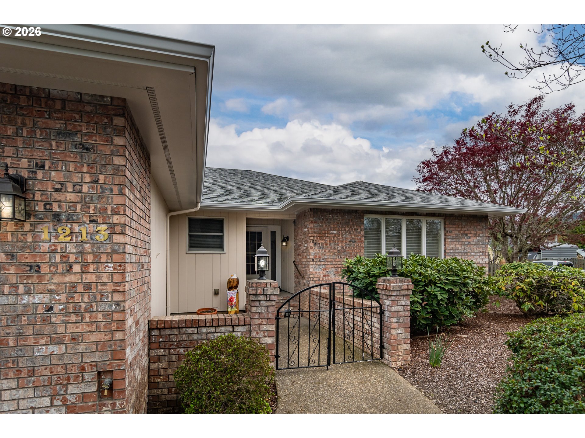 1213 NW RIVERFRONT DR