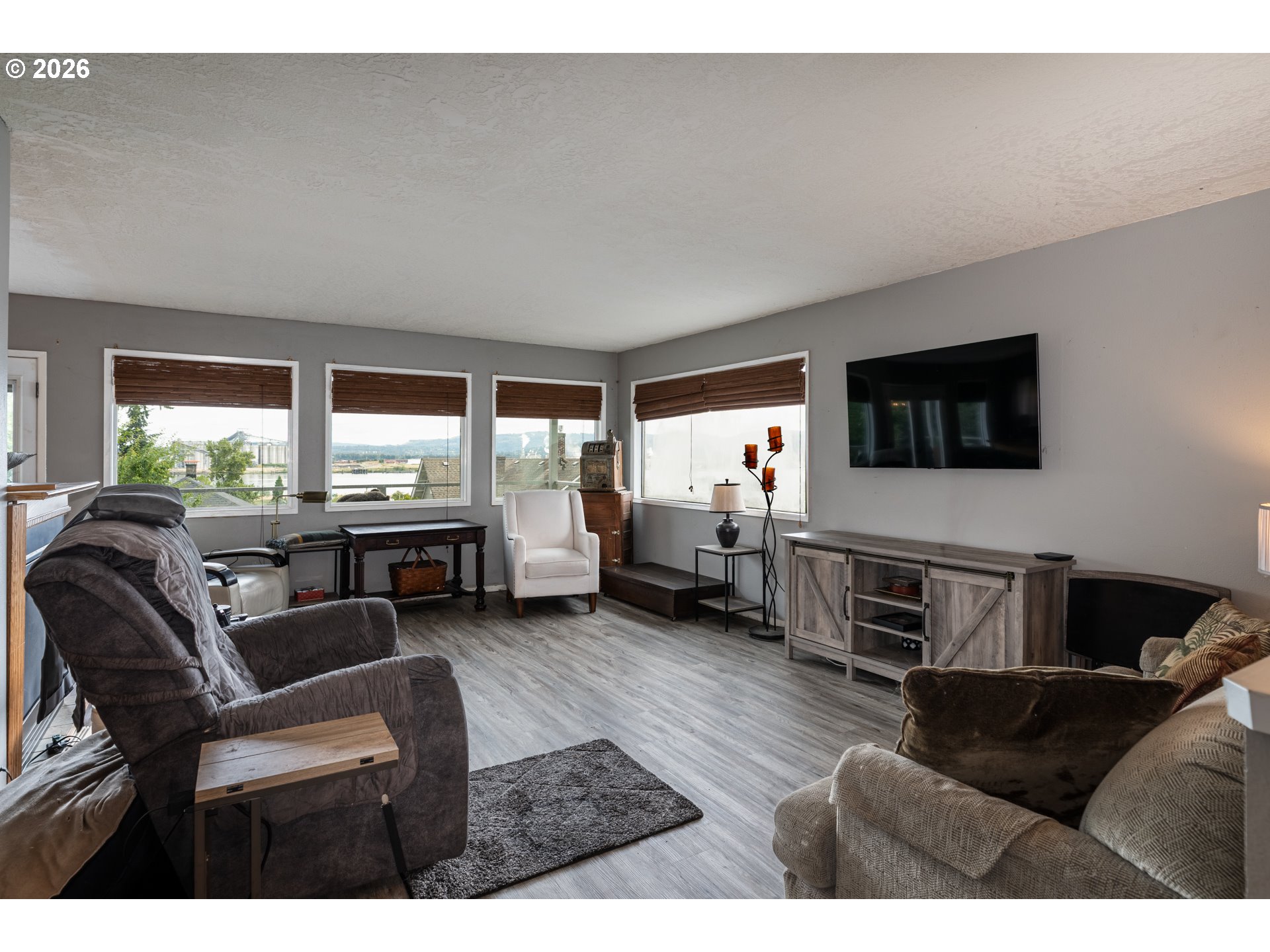 415 W D ST