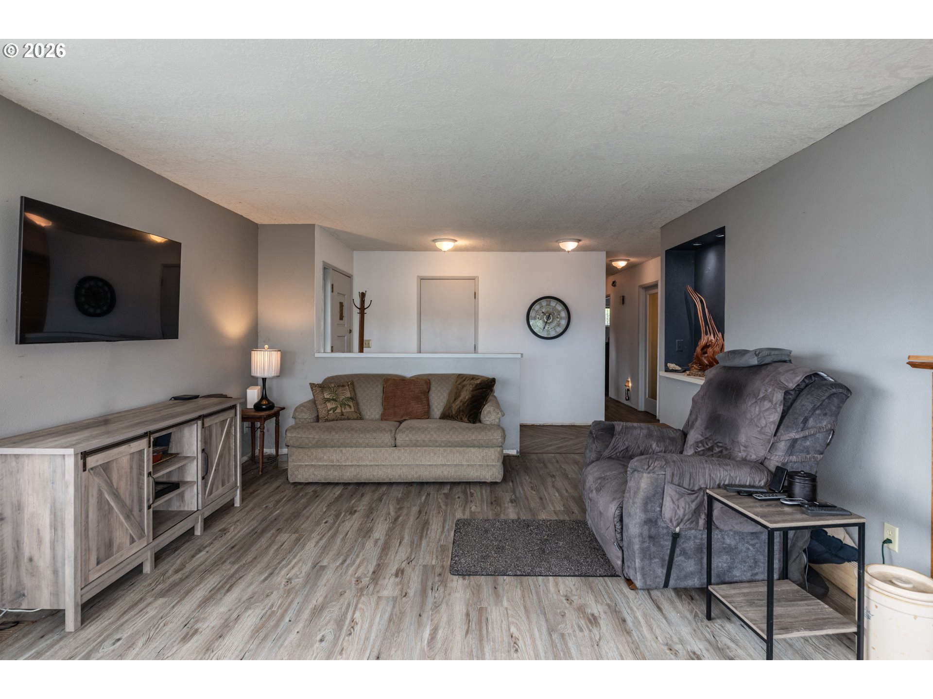 415 W D ST