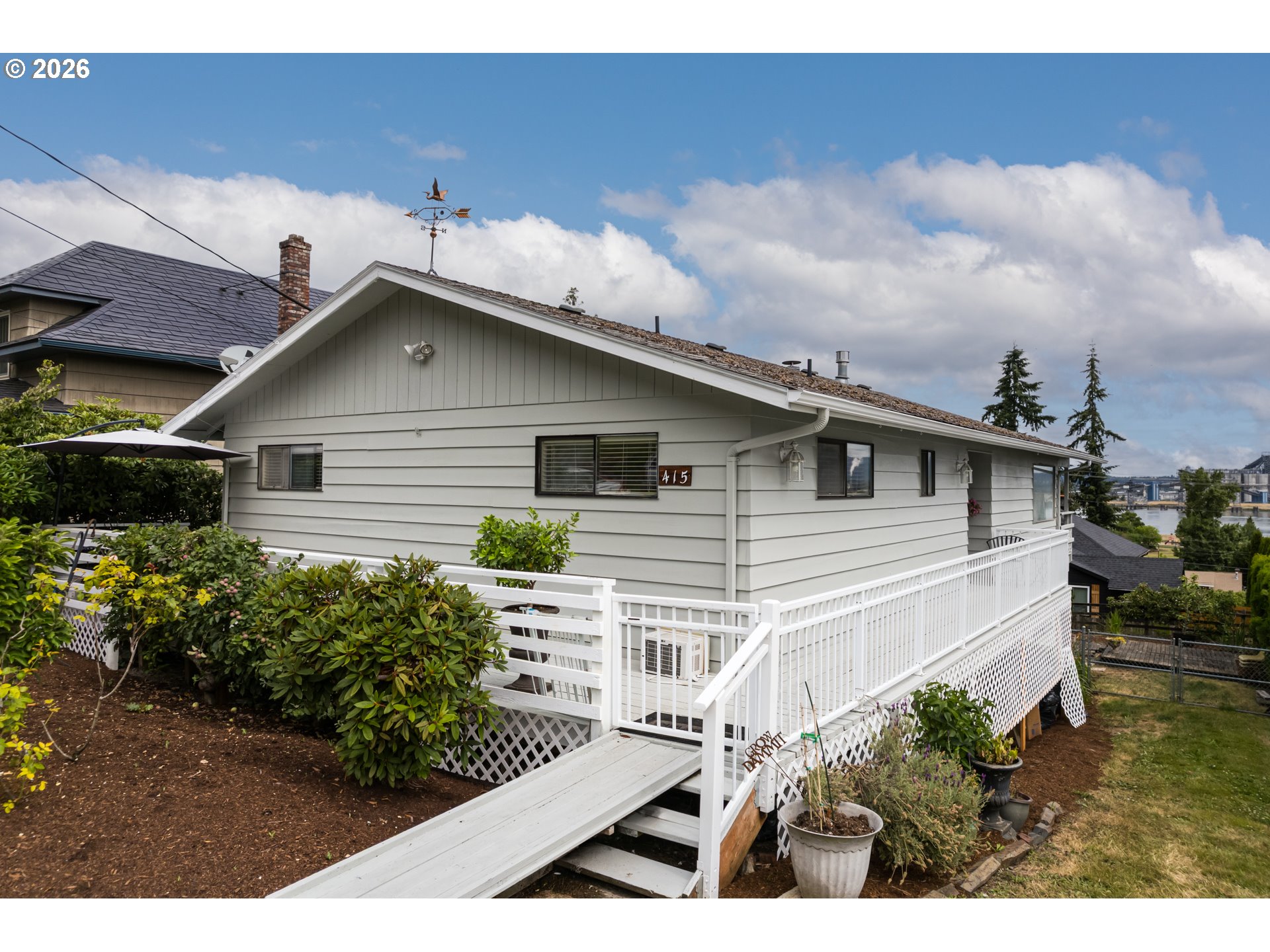 415 W D ST