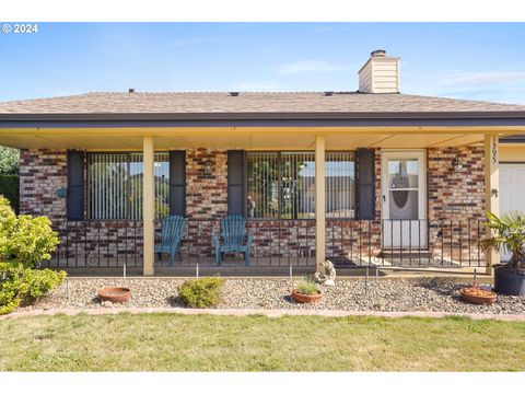 A home in Woodburn