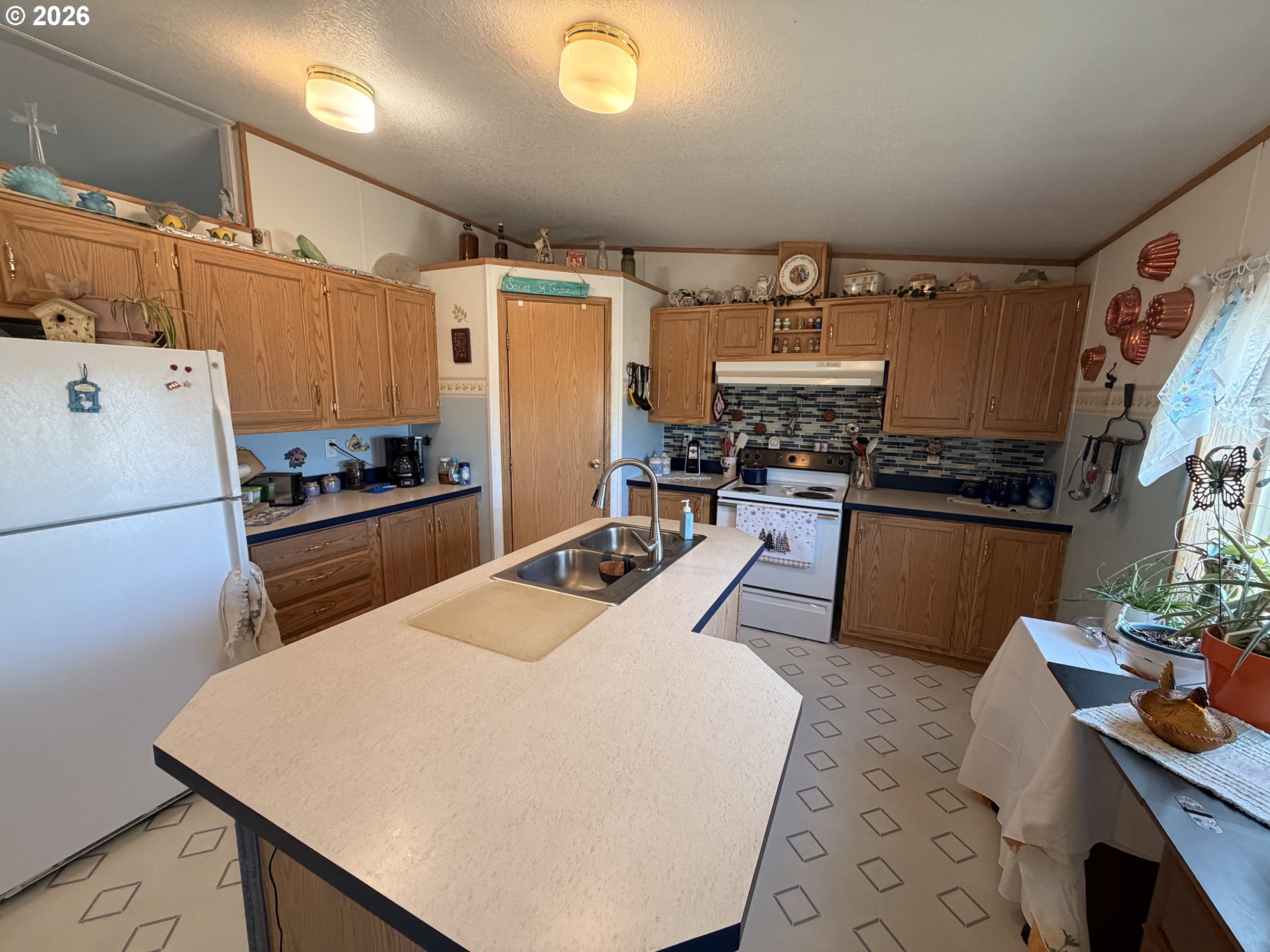 42511 E LN 16 LN