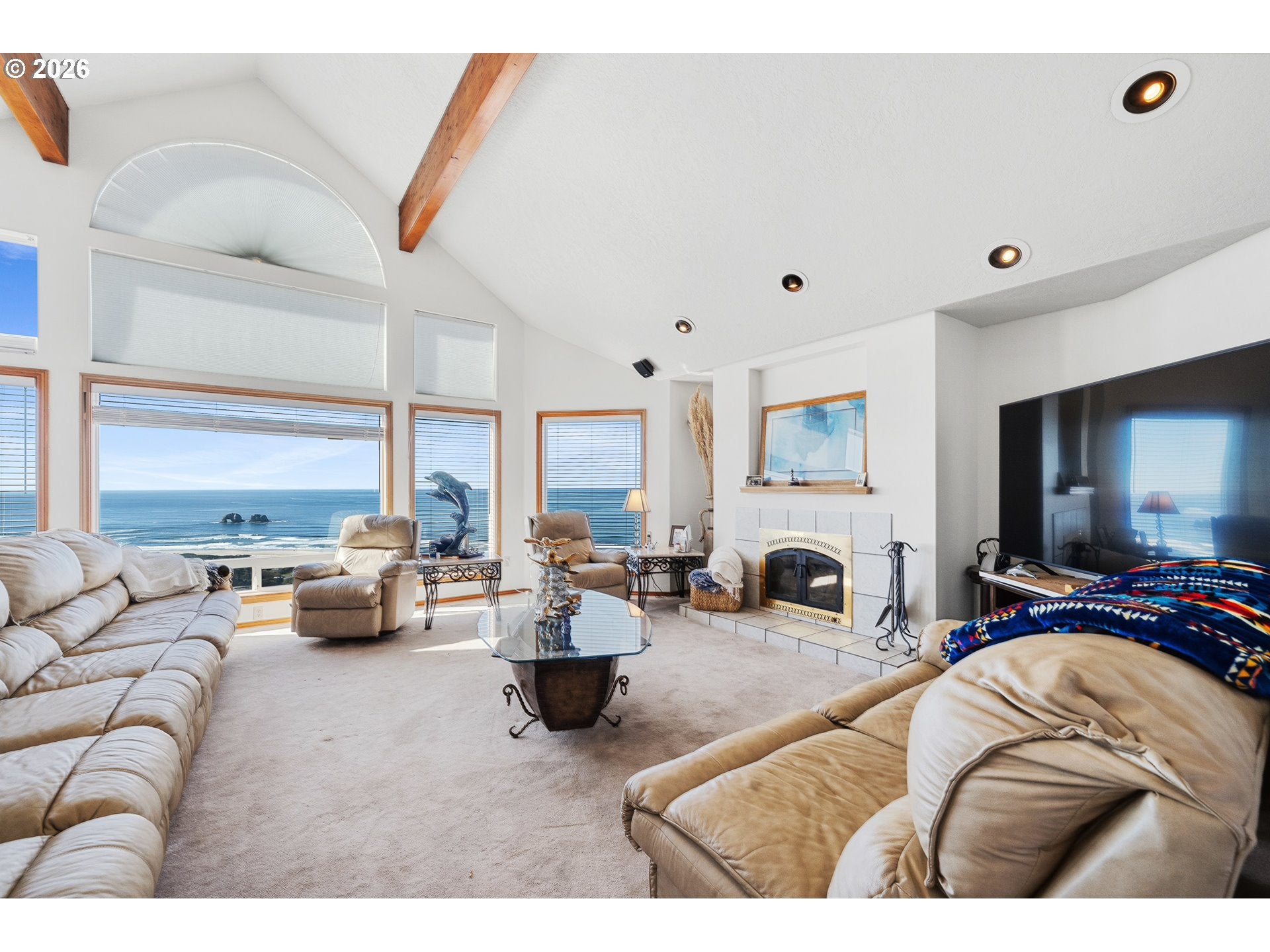 490 PACIFIC VIEW DR