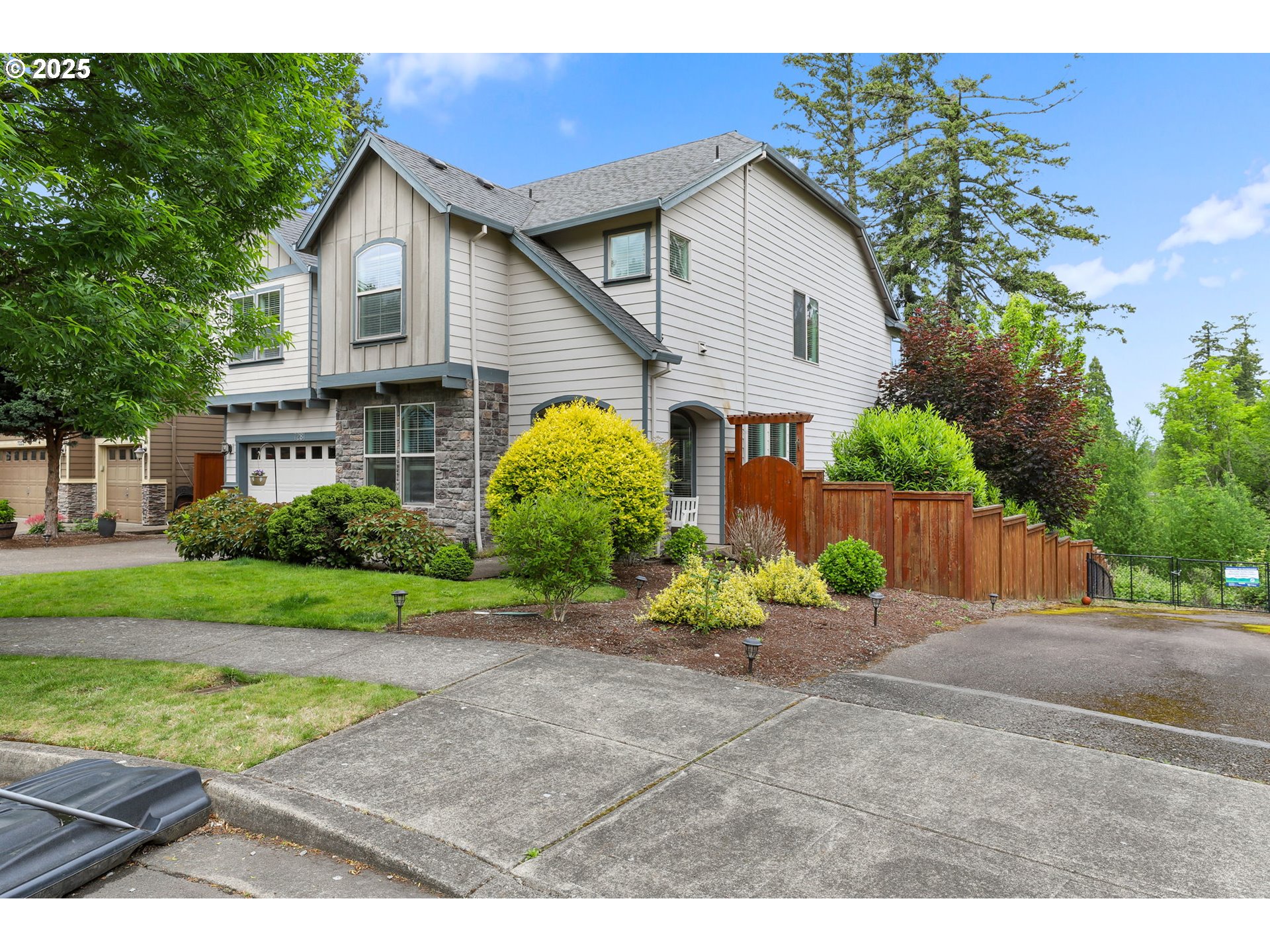 7281 NE ROCKRIDGE PL