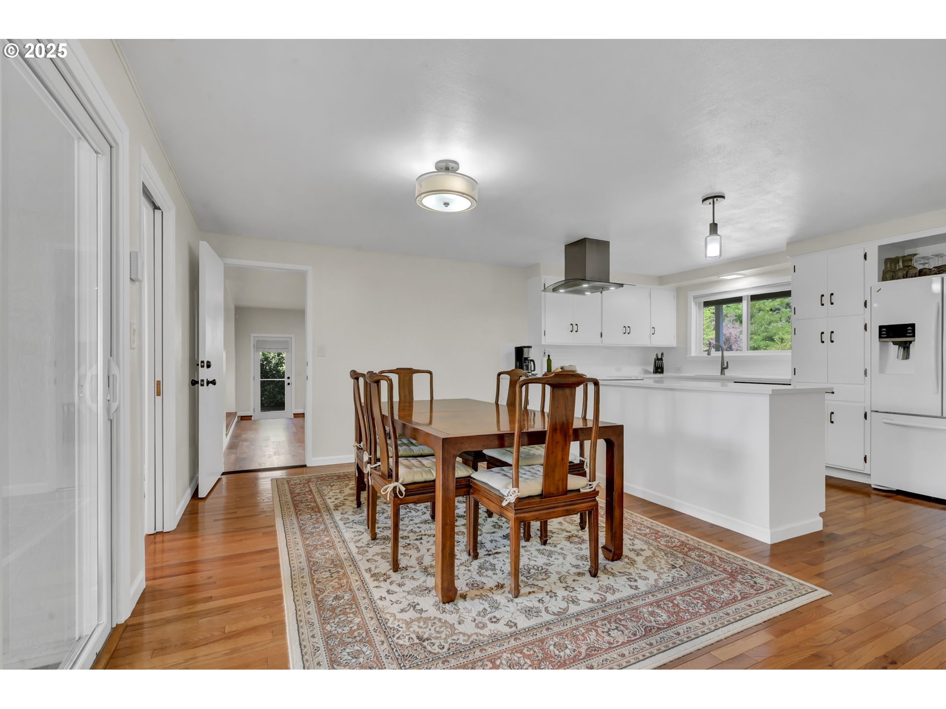 Eugene, Oregon 97404, United States, 3 Bedrooms Bedrooms, ,2 BathroomsBathrooms,Residential,Active,173142