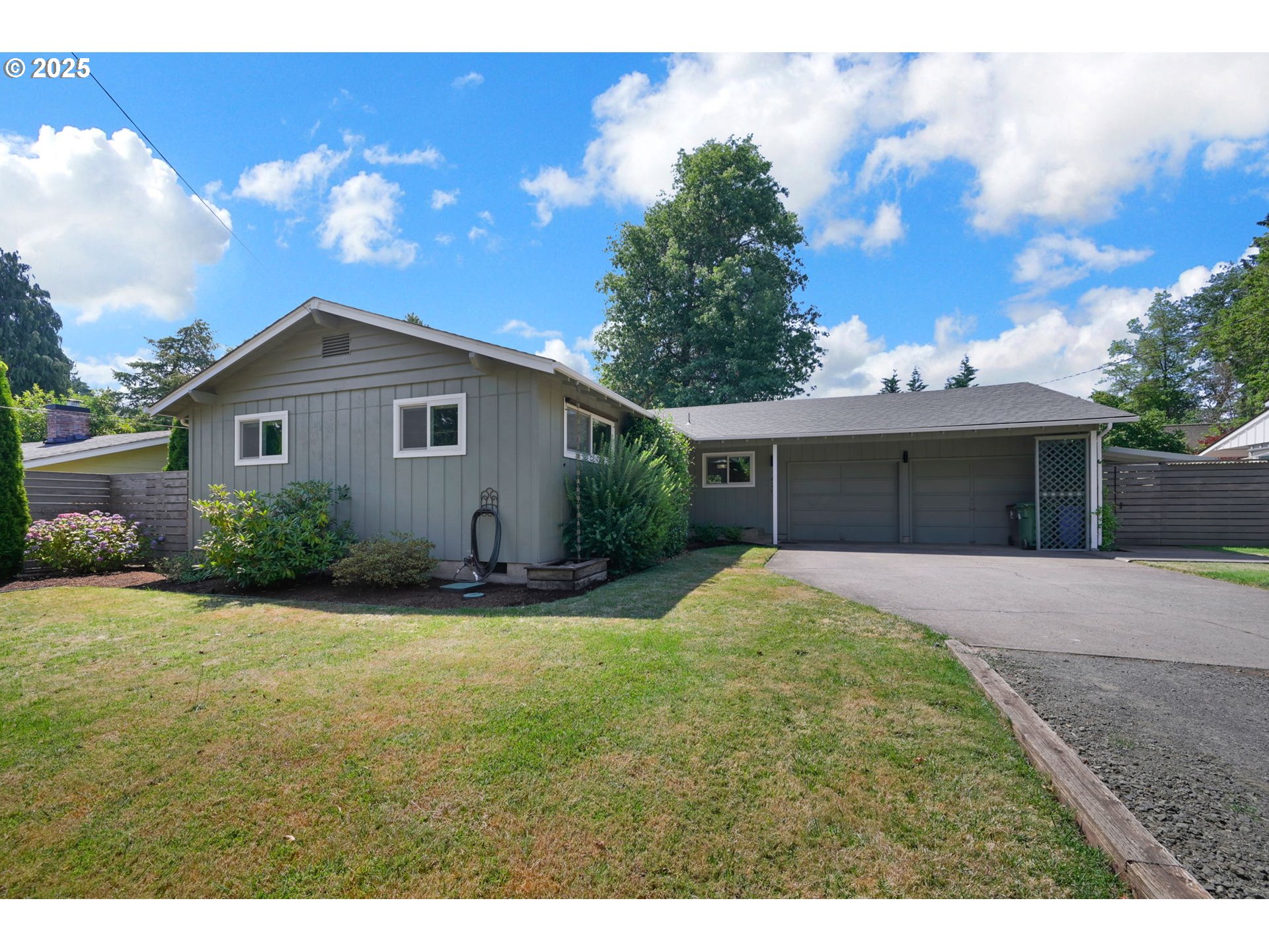 Eugene, Oregon 97404, United States, 3 Bedrooms Bedrooms, ,2 BathroomsBathrooms,Residential,Active,173142