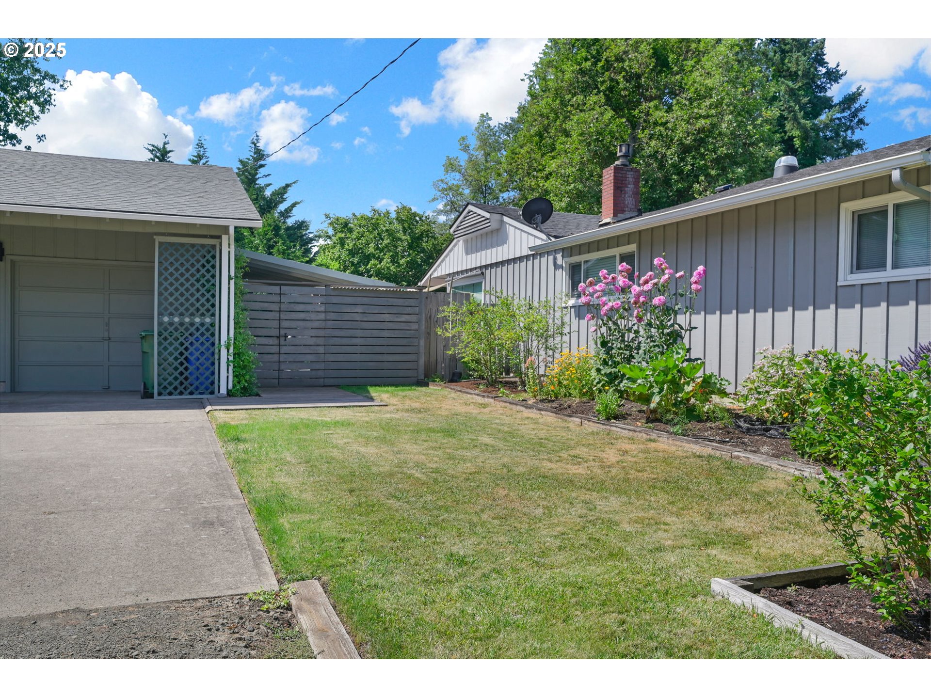 Eugene, Oregon 97404, United States, 3 Bedrooms Bedrooms, ,2 BathroomsBathrooms,Residential,Active,173142