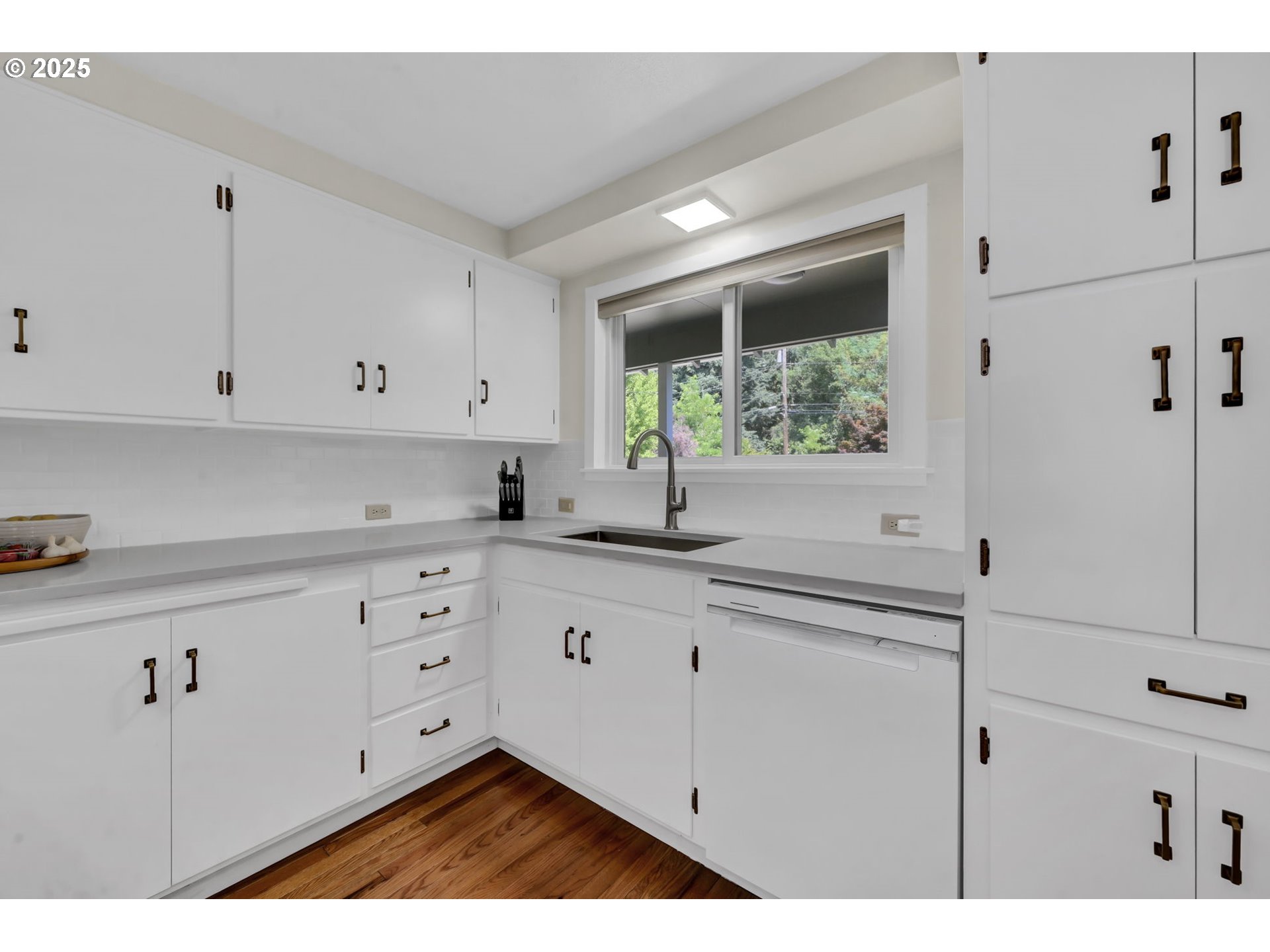 Eugene, Oregon 97404, United States, 3 Bedrooms Bedrooms, ,2 BathroomsBathrooms,Residential,Active,173142