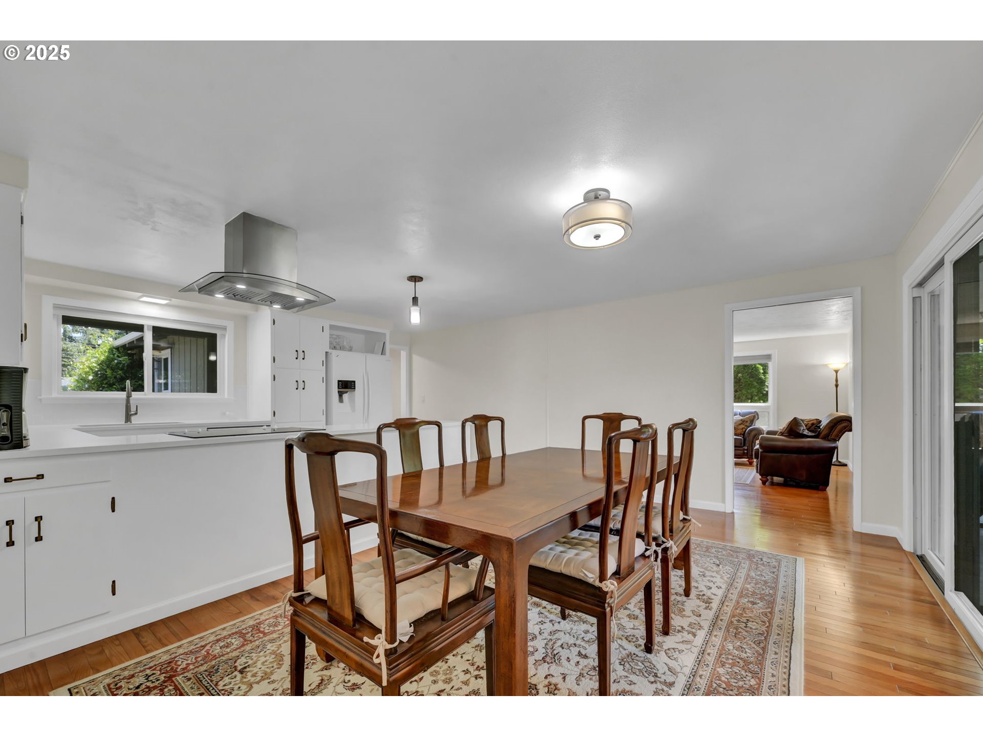 Eugene, Oregon 97404, United States, 3 Bedrooms Bedrooms, ,2 BathroomsBathrooms,Residential,Active,173142