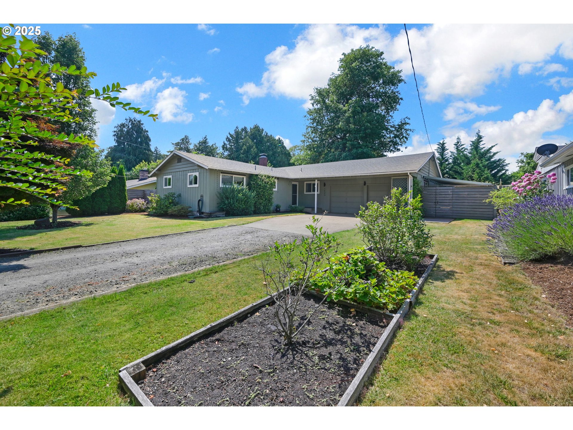 Eugene, Oregon 97404, United States, 3 Bedrooms Bedrooms, ,2 BathroomsBathrooms,Residential,Active,173142