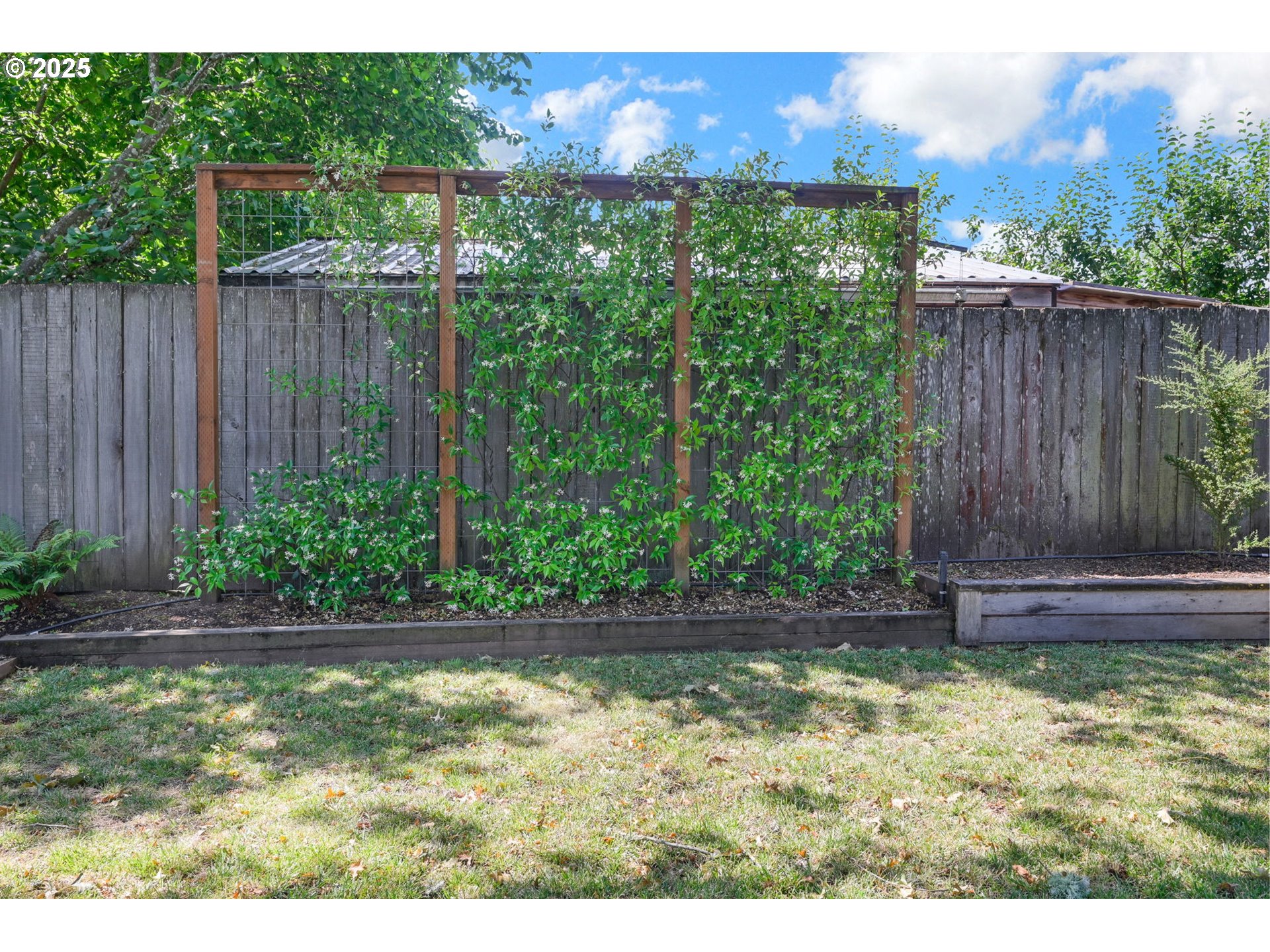 Eugene, Oregon 97404, United States, 3 Bedrooms Bedrooms, ,2 BathroomsBathrooms,Residential,Active,173142