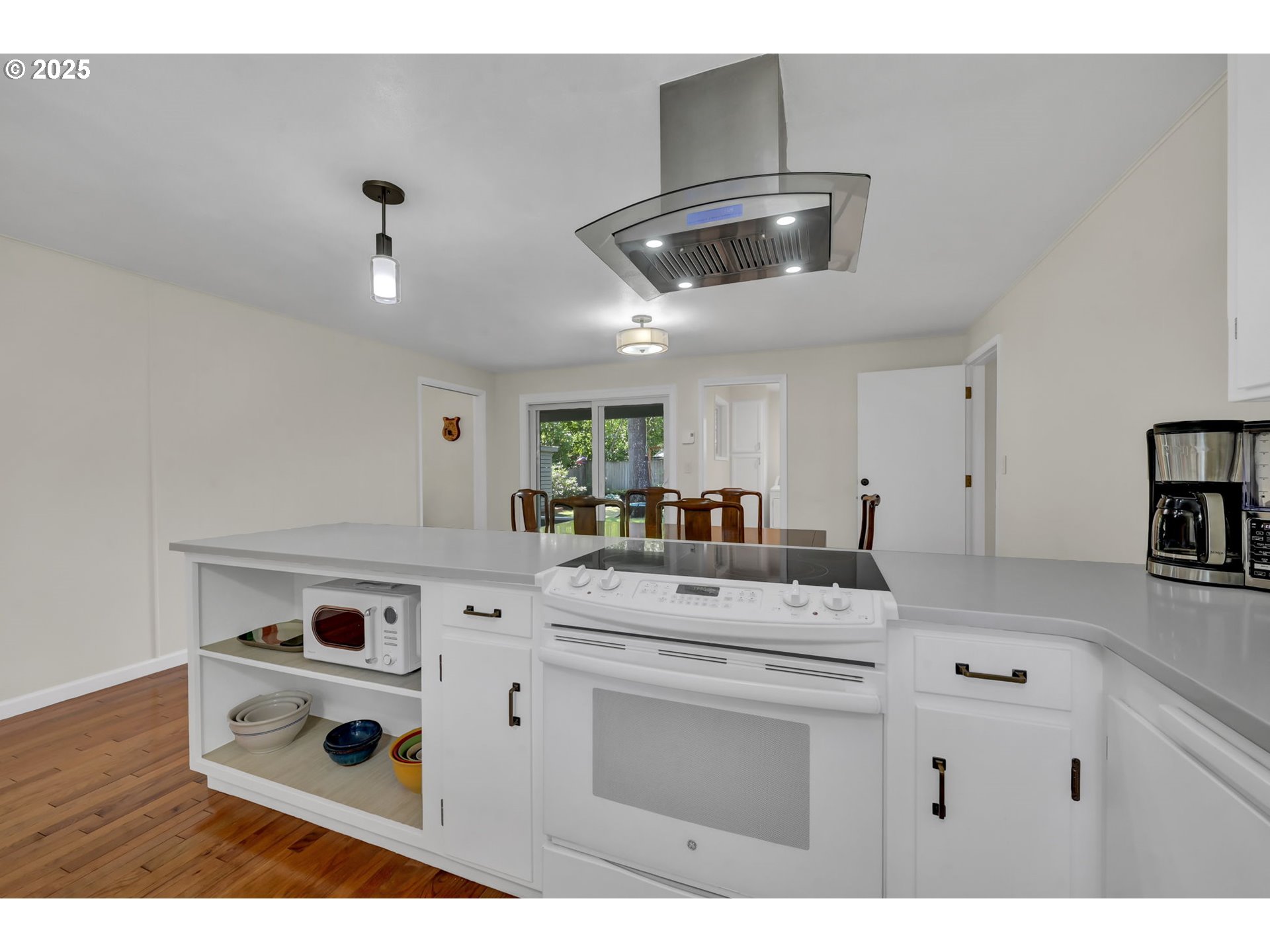 Eugene, Oregon 97404, United States, 3 Bedrooms Bedrooms, ,2 BathroomsBathrooms,Residential,Active,173142