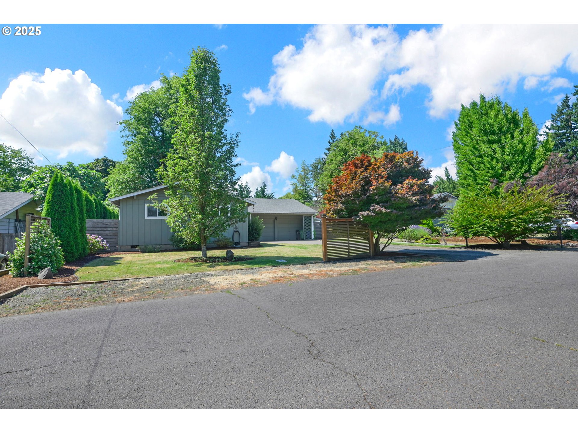 Eugene, Oregon 97404, United States, 3 Bedrooms Bedrooms, ,2 BathroomsBathrooms,Residential,Active,173142