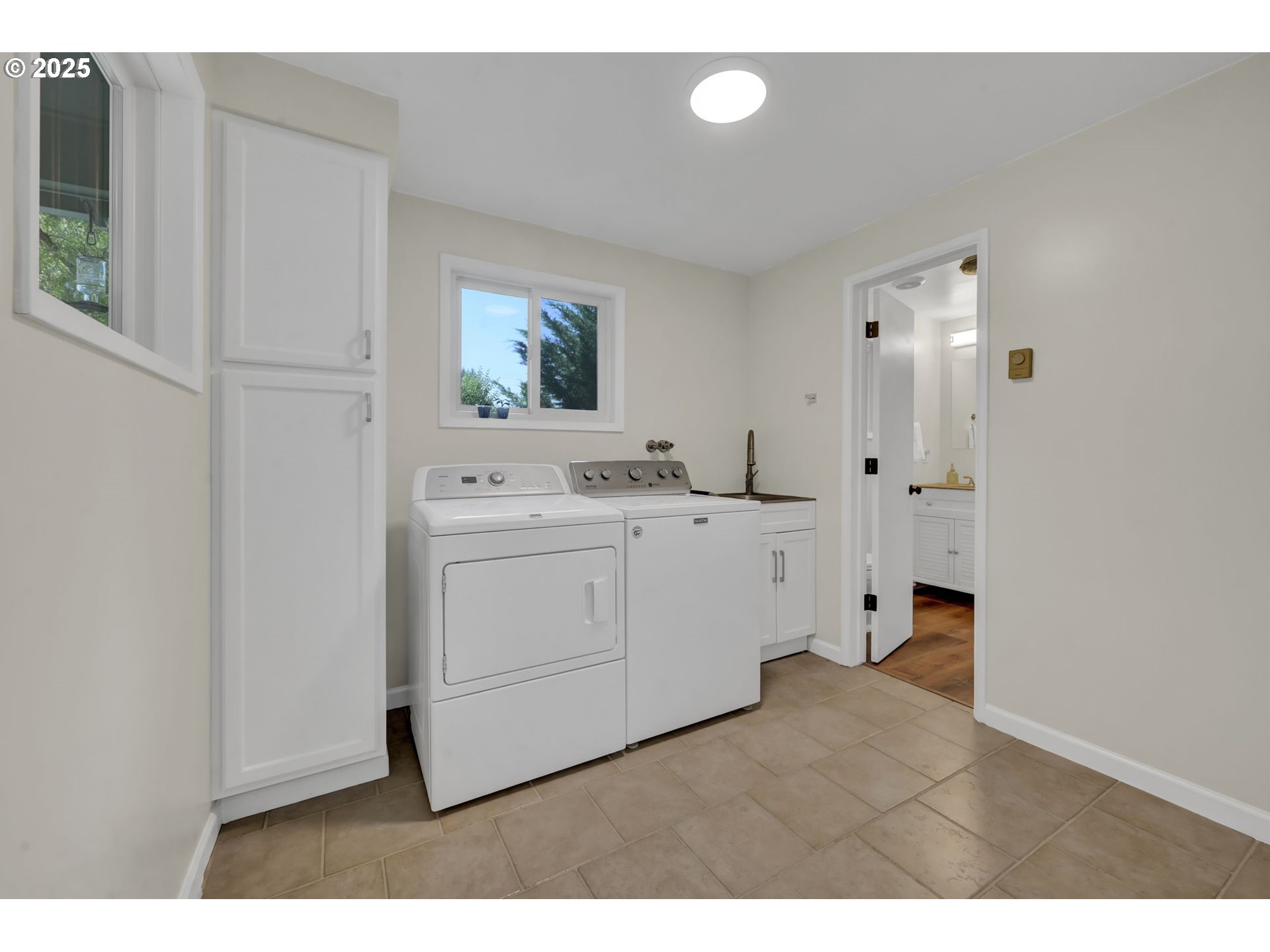 Eugene, Oregon 97404, United States, 3 Bedrooms Bedrooms, ,2 BathroomsBathrooms,Residential,Active,173142