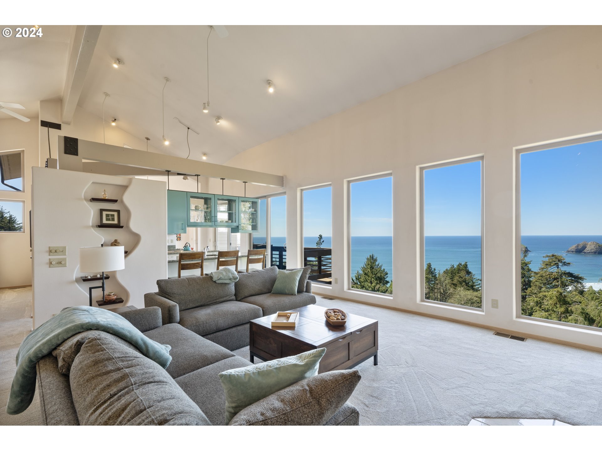 Oceanside, Oregon 97134, United States, 4 Bedrooms Bedrooms, ,4 BathroomsBathrooms,Residential,Pending,59902