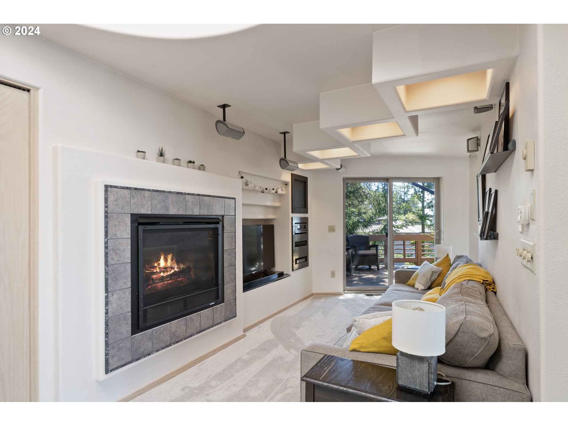 Oceanside, Oregon 97134, United States, 4 Bedrooms Bedrooms, ,4 BathroomsBathrooms,Residential,Pending,59902