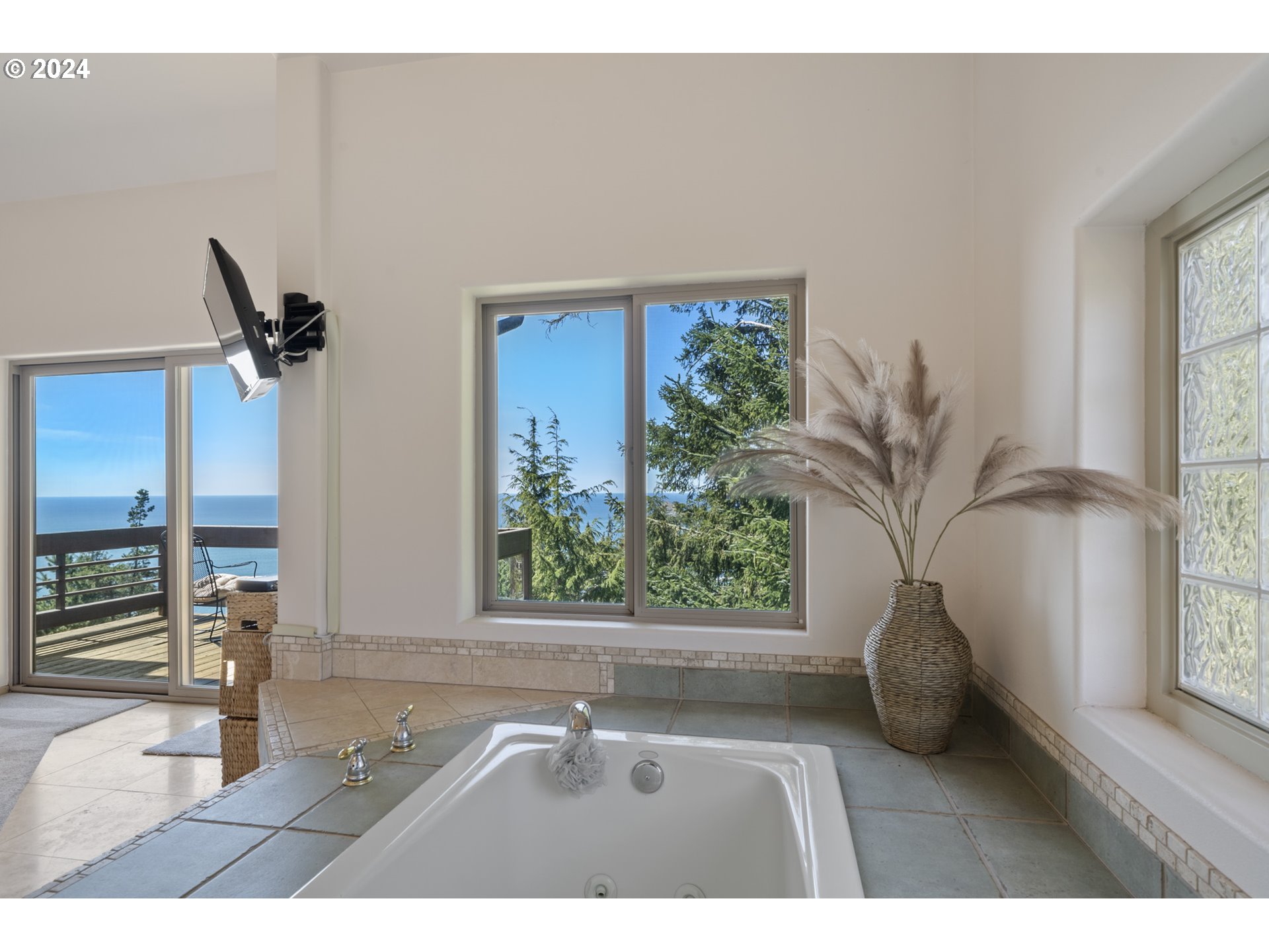 Oceanside, Oregon 97134, United States, 4 Bedrooms Bedrooms, ,4 BathroomsBathrooms,Residential,Pending,59902