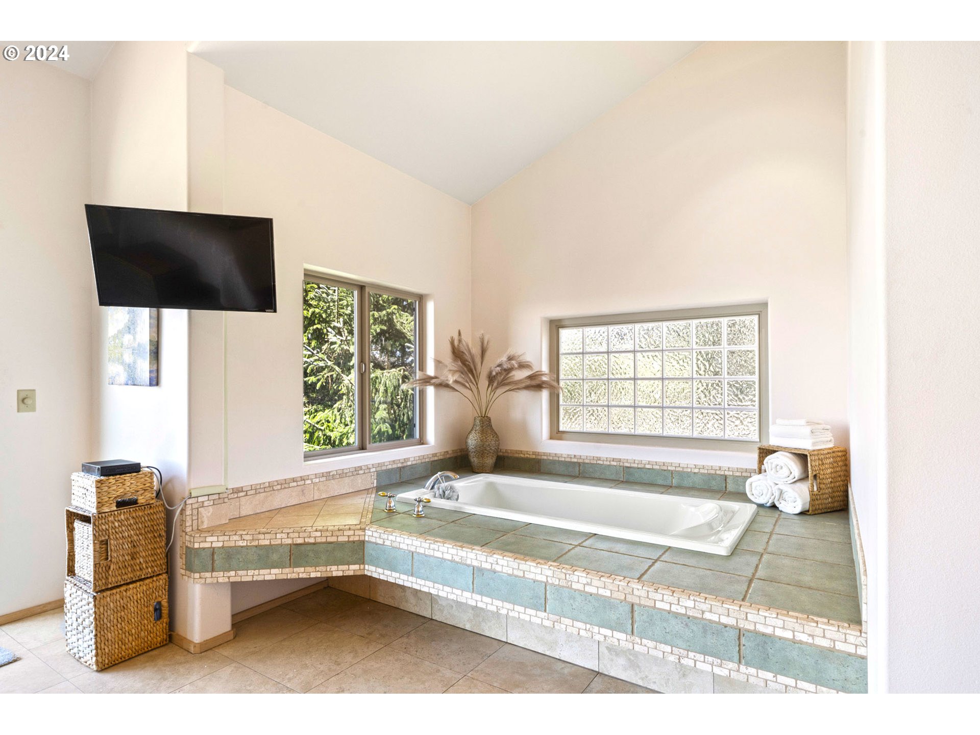 Oceanside, Oregon 97134, United States, 4 Bedrooms Bedrooms, ,4 BathroomsBathrooms,Residential,Pending,59902