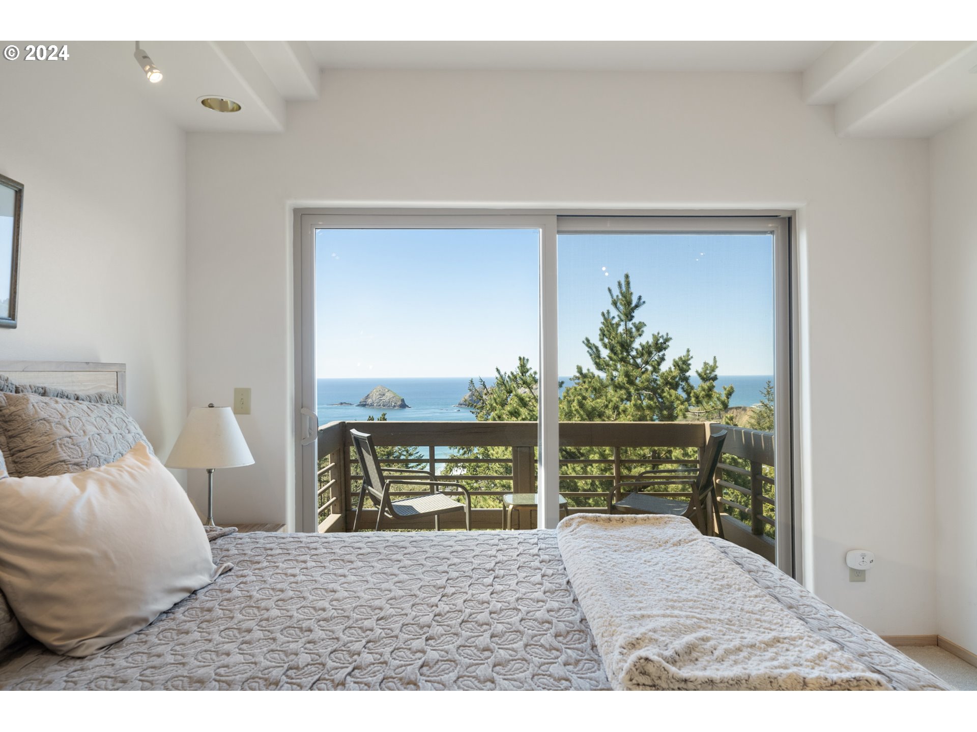 Oceanside, Oregon 97134, United States, 4 Bedrooms Bedrooms, ,4 BathroomsBathrooms,Residential,Pending,59902