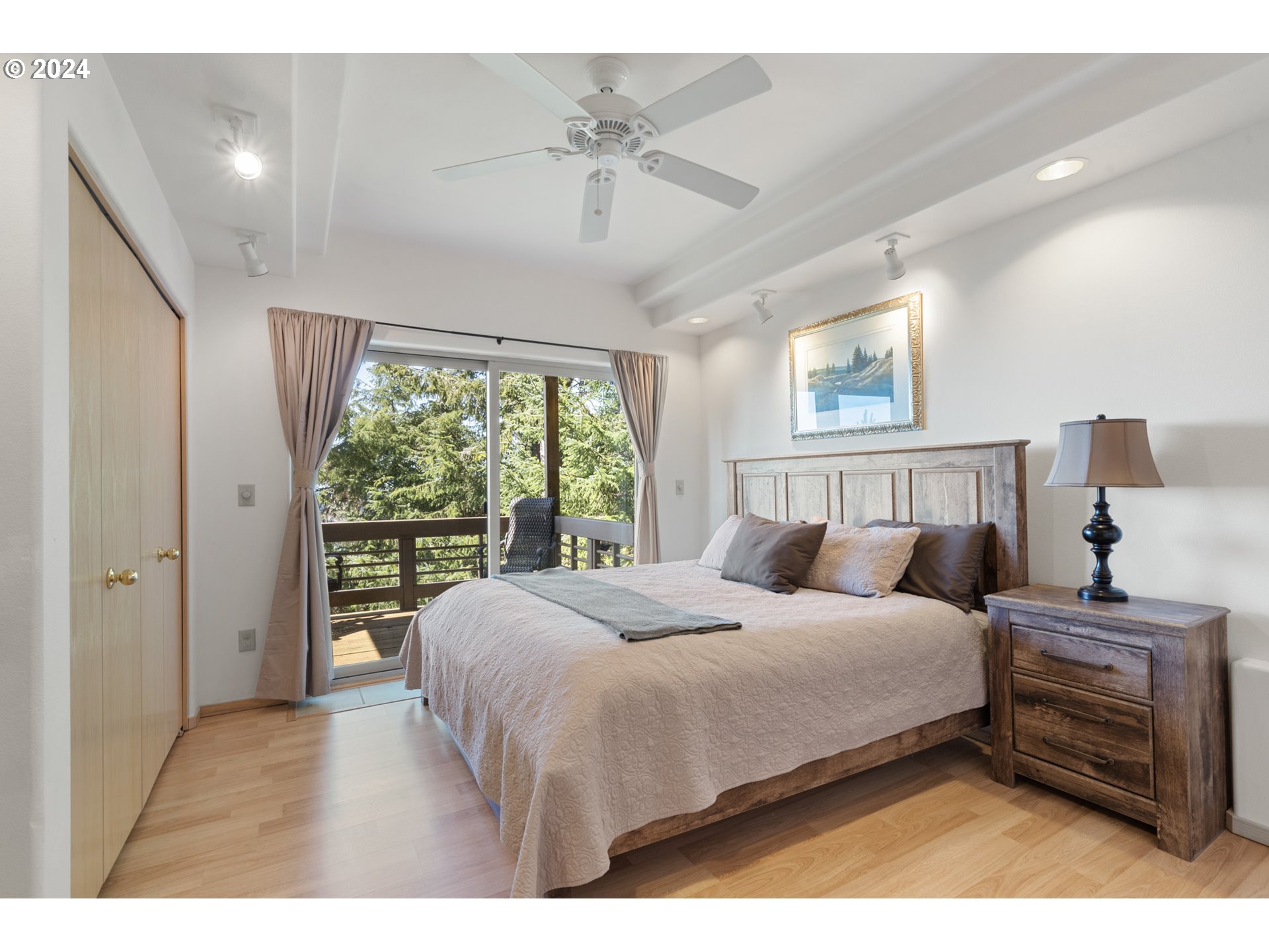 Oceanside, Oregon 97134, United States, 4 Bedrooms Bedrooms, ,4 BathroomsBathrooms,Residential,Pending,59902