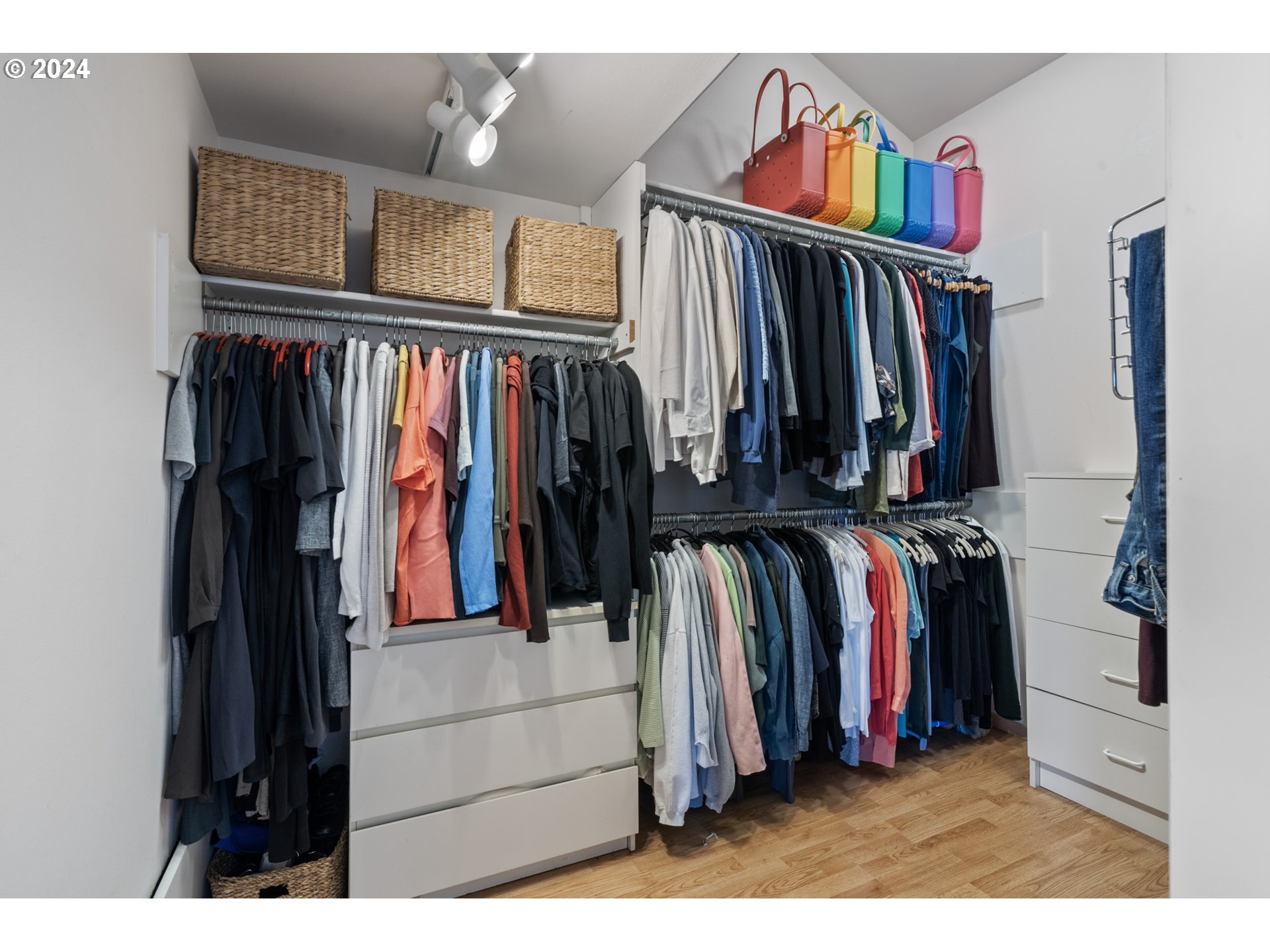 Oceanside, Oregon 97134, United States, 4 Bedrooms Bedrooms, ,4 BathroomsBathrooms,Residential,Pending,59902