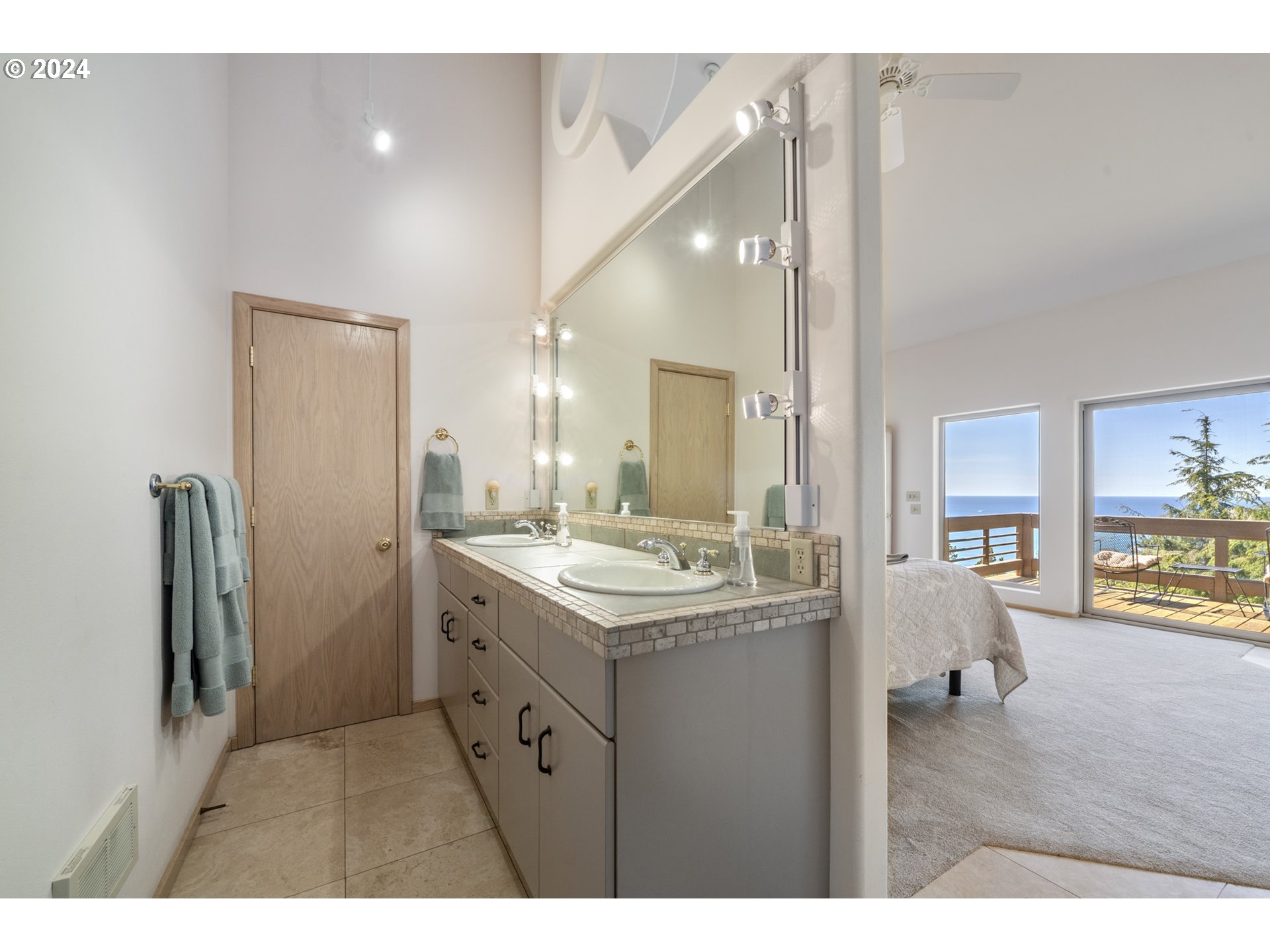 Oceanside, Oregon 97134, United States, 4 Bedrooms Bedrooms, ,4 BathroomsBathrooms,Residential,Pending,59902