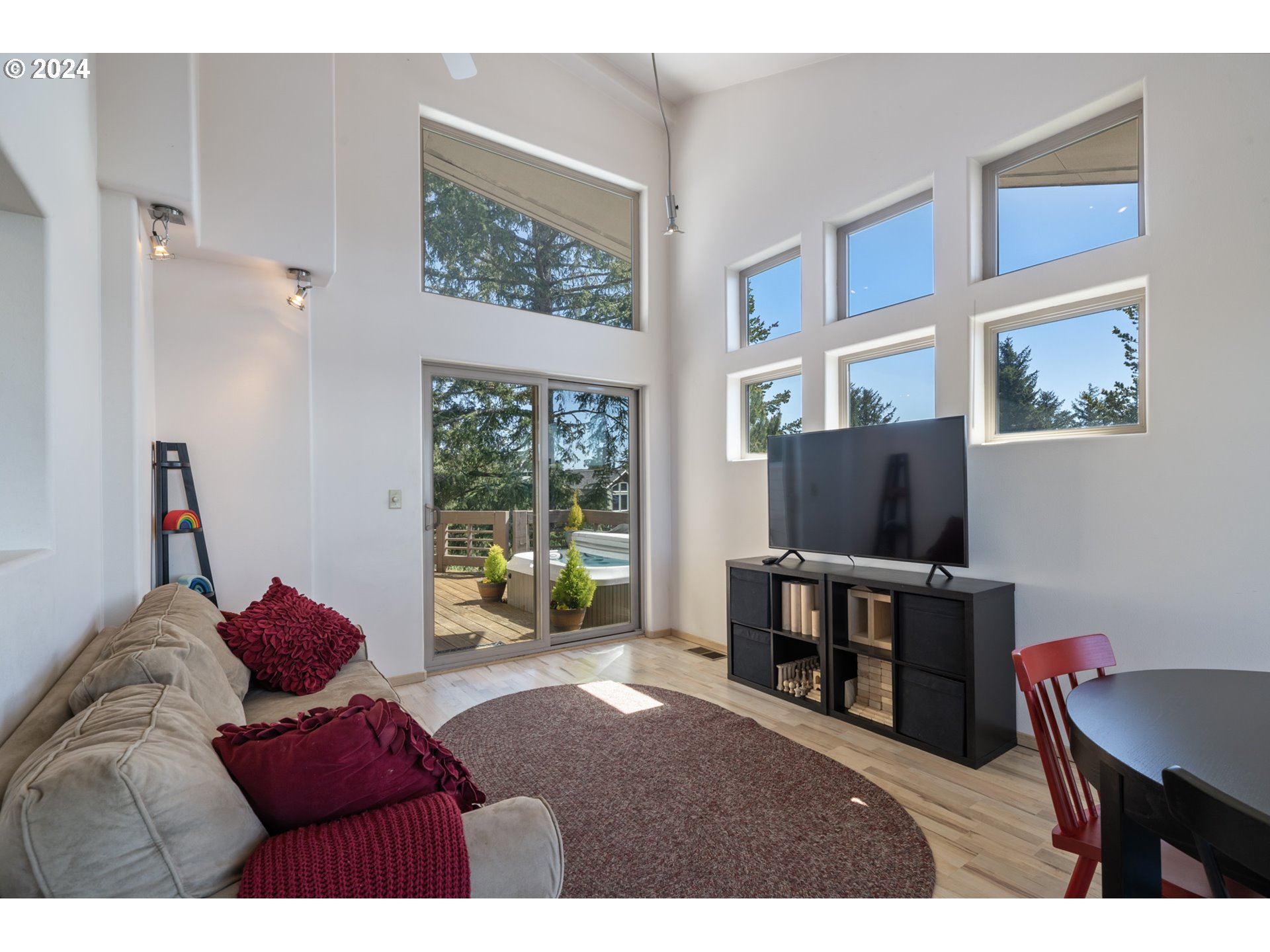 Oceanside, Oregon 97134, United States, 4 Bedrooms Bedrooms, ,4 BathroomsBathrooms,Residential,Pending,59902