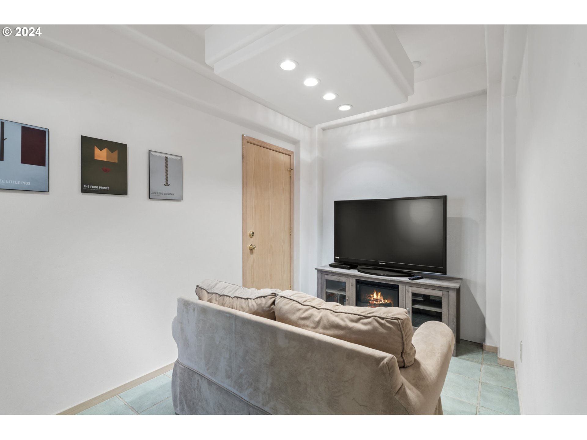 Oceanside, Oregon 97134, United States, 4 Bedrooms Bedrooms, ,4 BathroomsBathrooms,Residential,Pending,59902