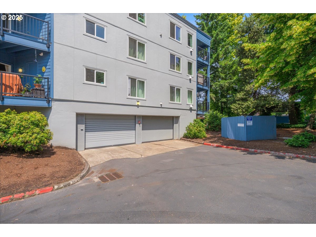 8720 SW TUALATIN RD 204