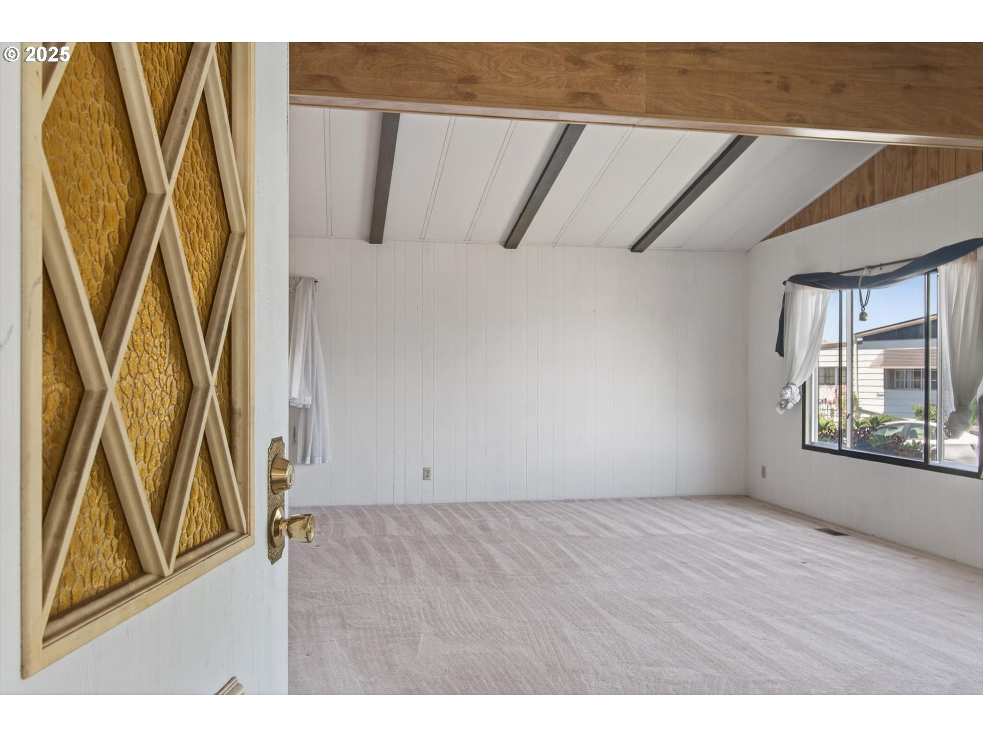 4383 NE LARCH LOOP