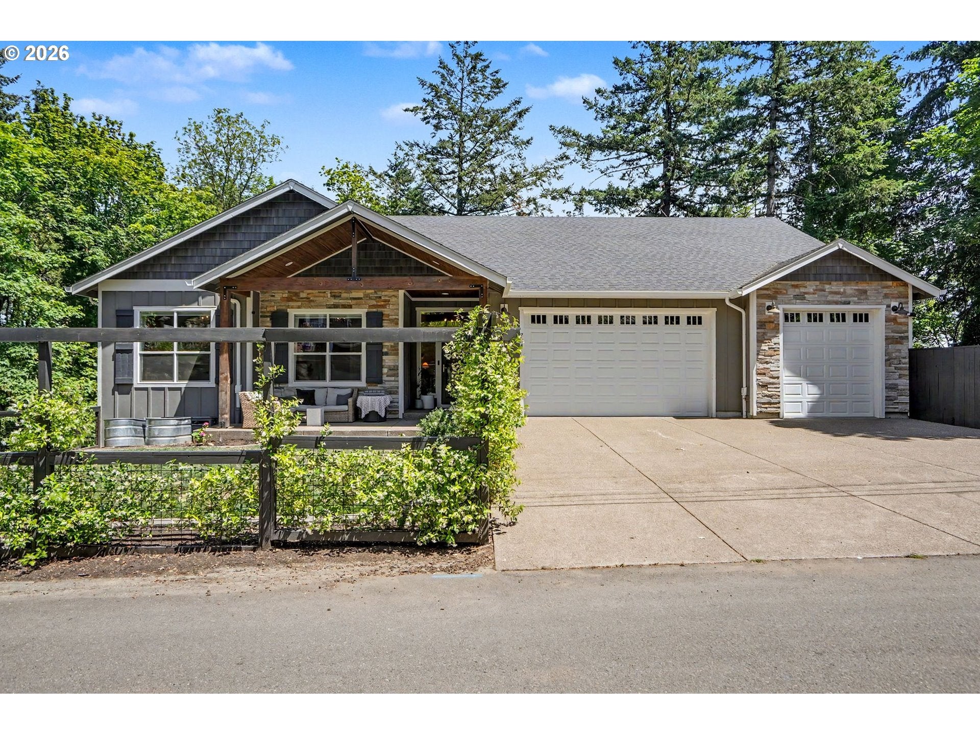 734 CASCADE DR NW