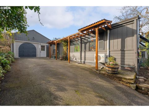 796 W PILGER ST Roseburg OR 97471